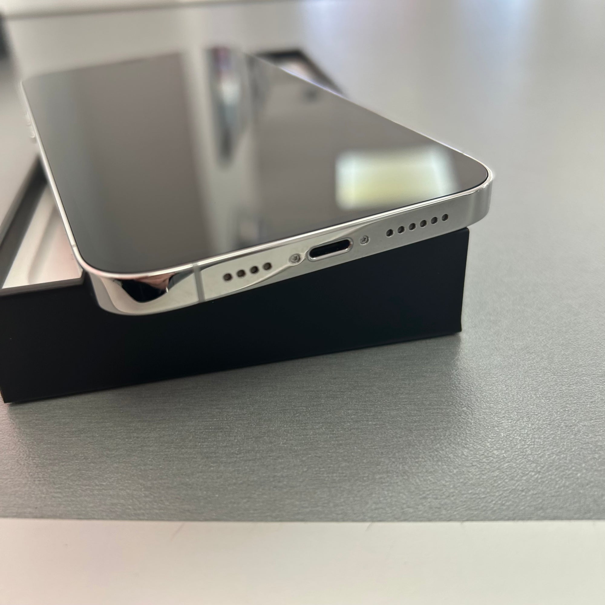 Apple iPhone 12 Pro Max 128GB Silver  - 100% Battery Health