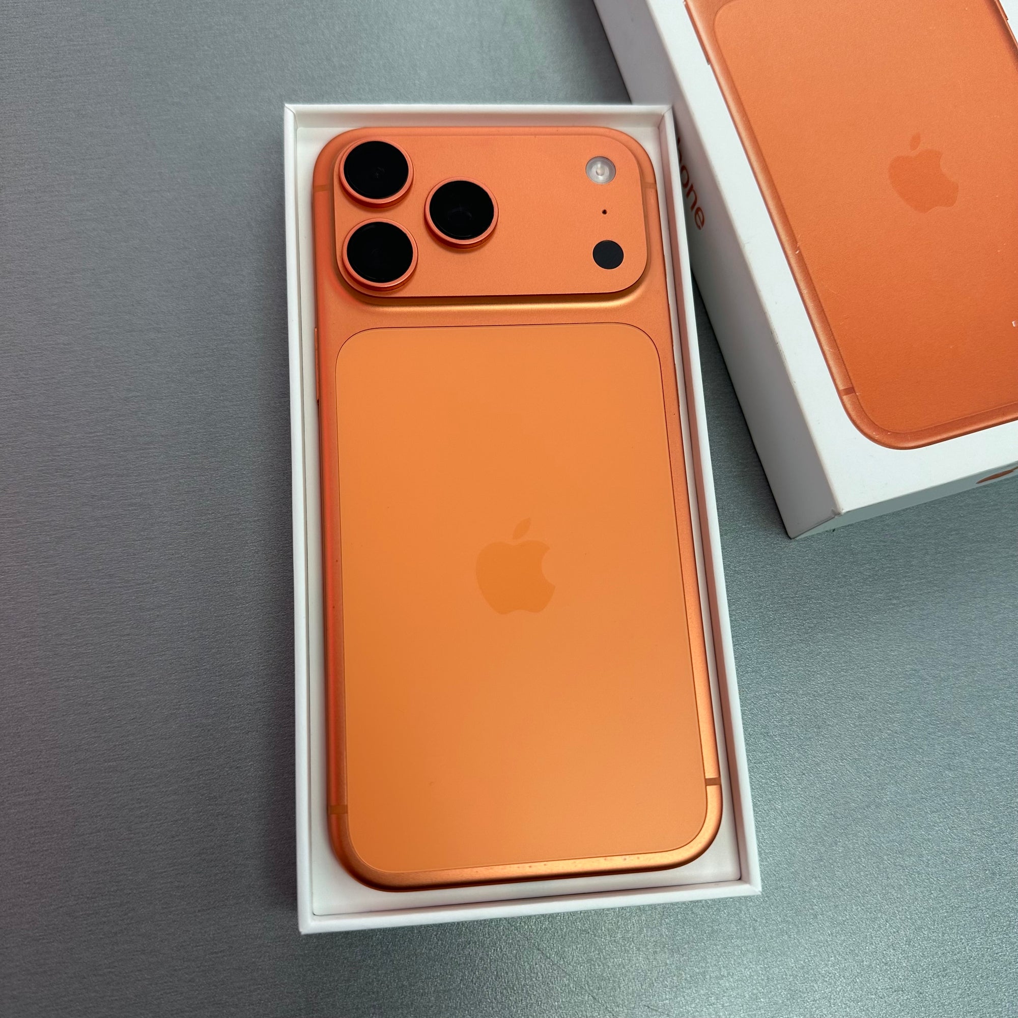Apple iPhone 17 Pro Max 256GB Cosmic Orange - 100% Battery Health