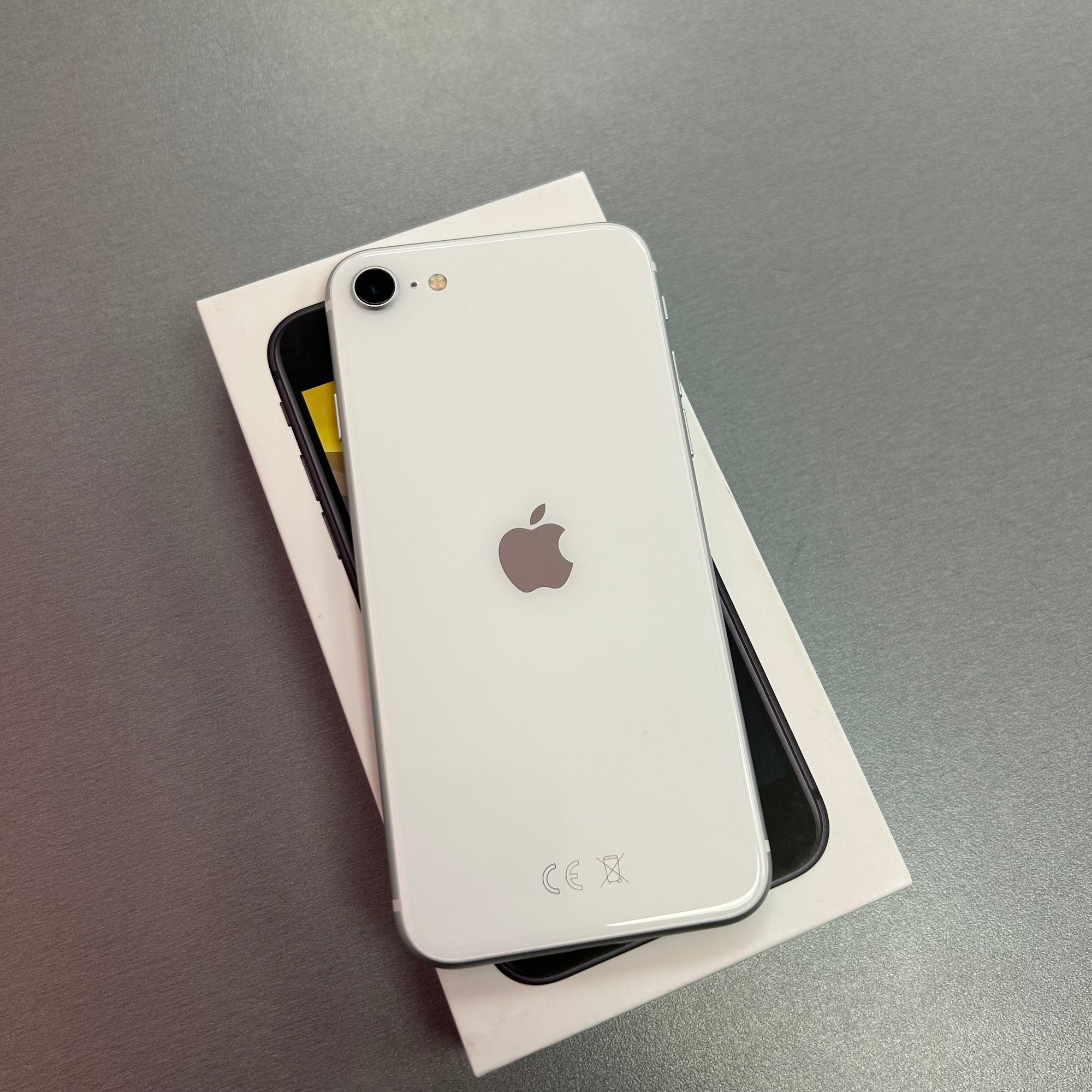 Apple iPhone SE 2020 64GB - High Battery Health - Black or White