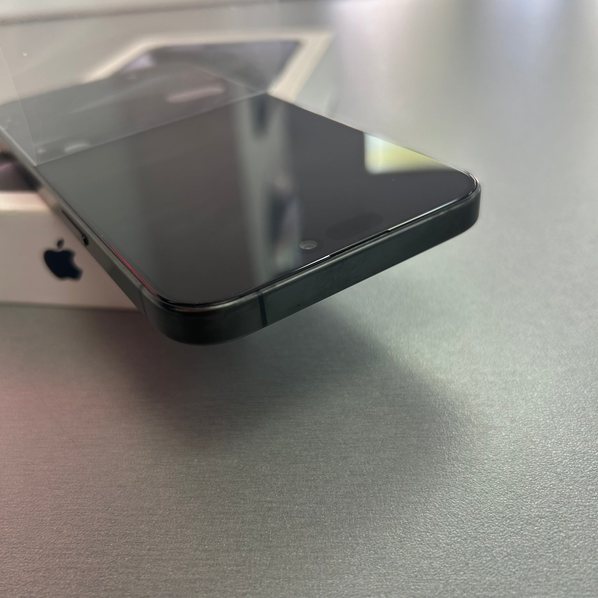 Apple iPhone 15 Pro Max 256GB Black Titanium - 100% Battery Health