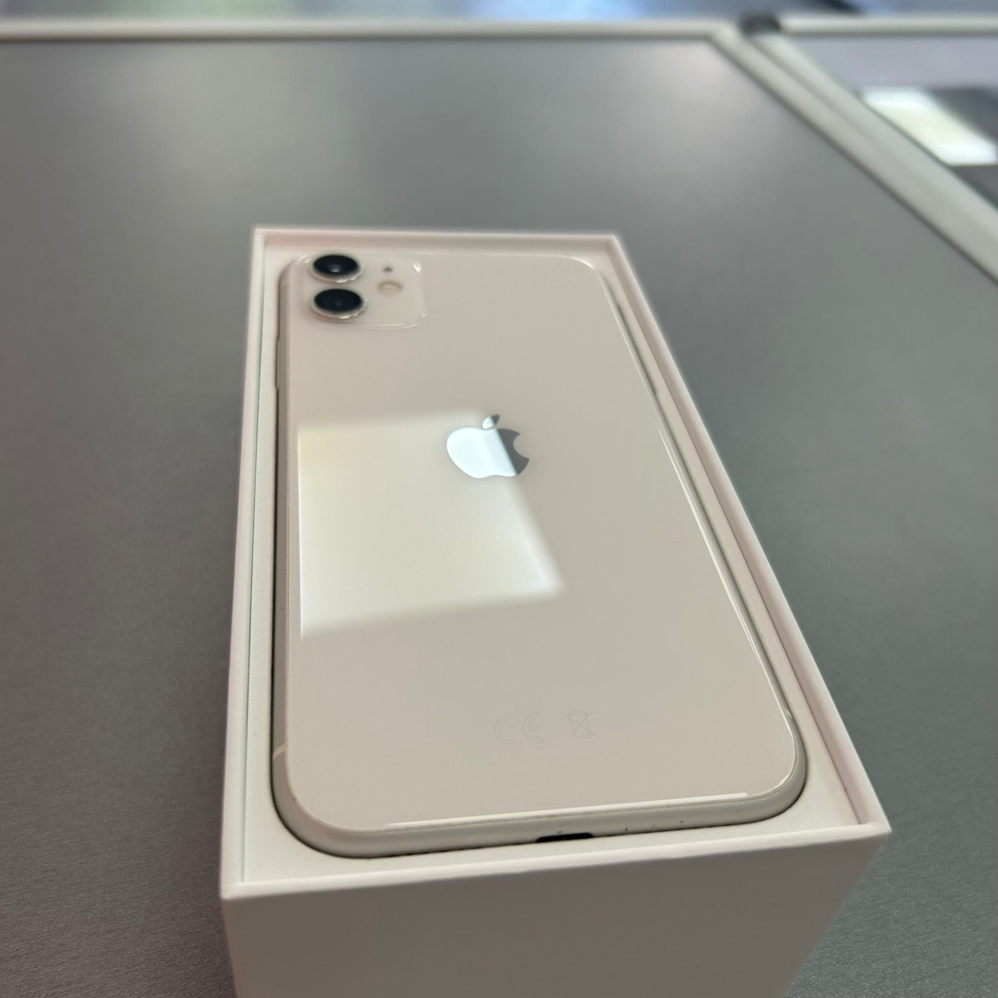 iPhone 11 White 64GB 100% Battery Health
