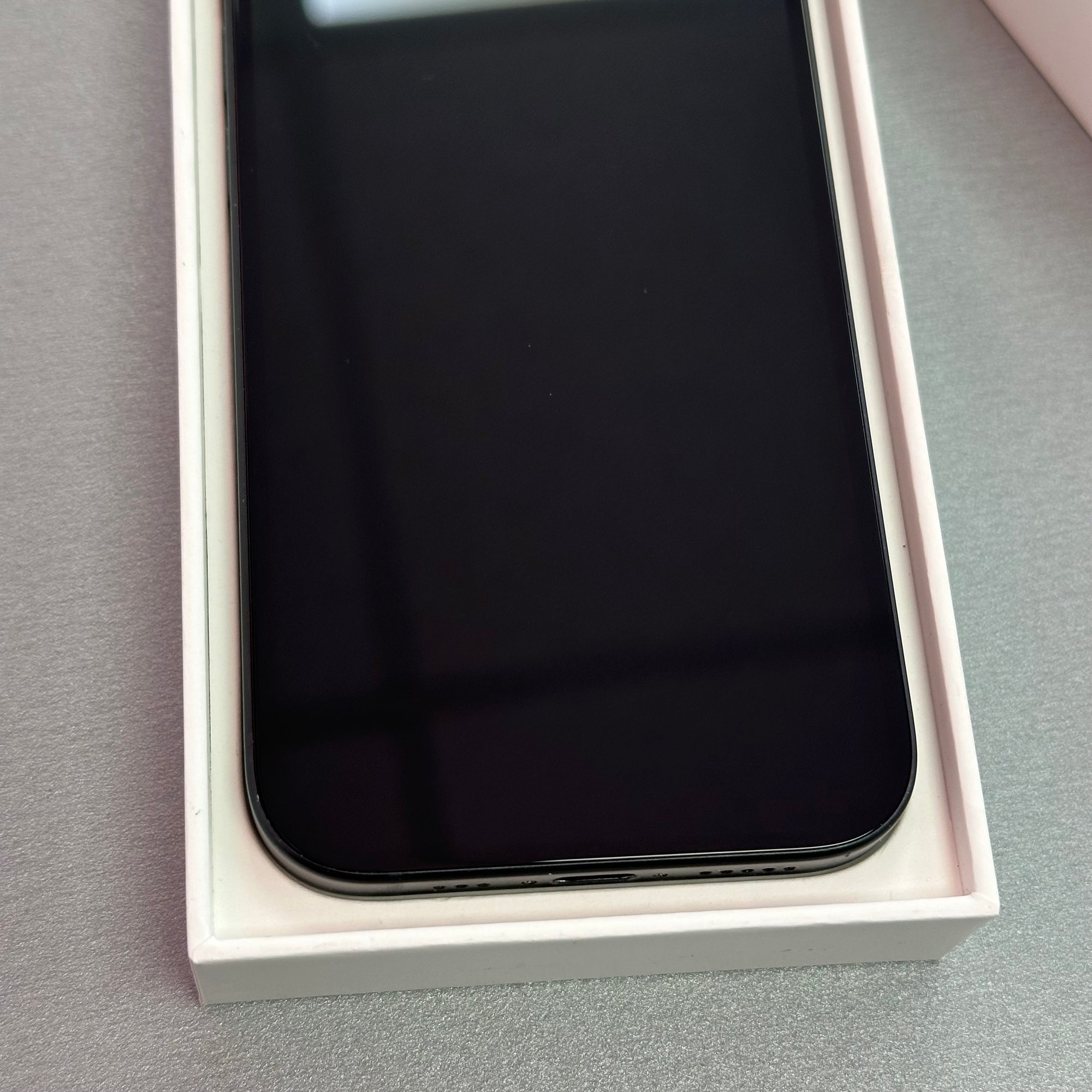Apple iPhone 15 128GB Space Black - 100% Battery Health