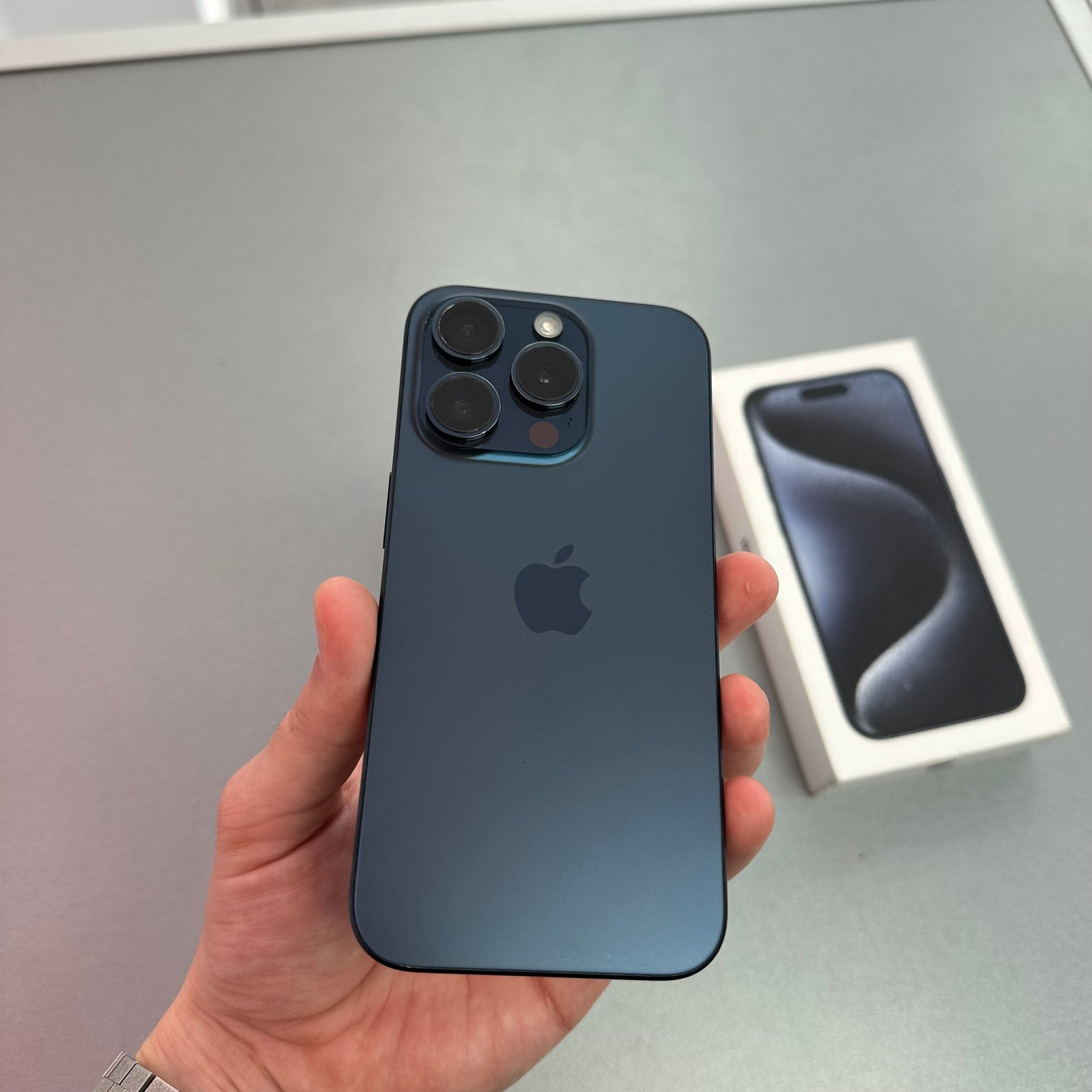 Apple iPhone 15 Pro 256GB - Blue Titanium - 100% Battery Health