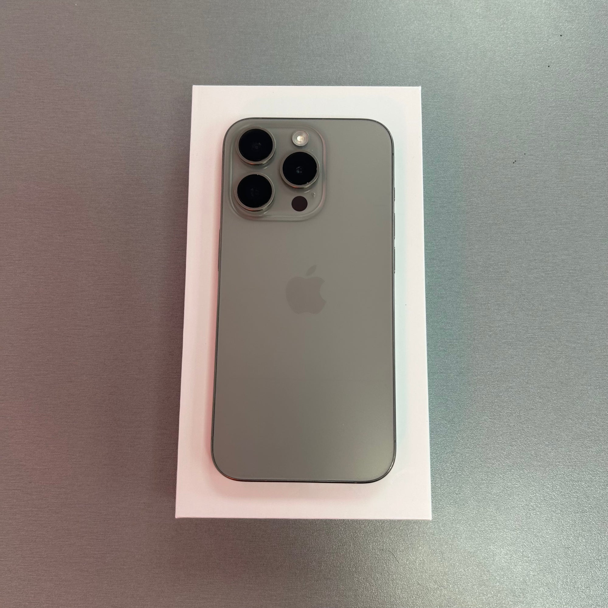 Apple iPhone 15 Pro 128GB - Natural Titanium - 100% Battery Health