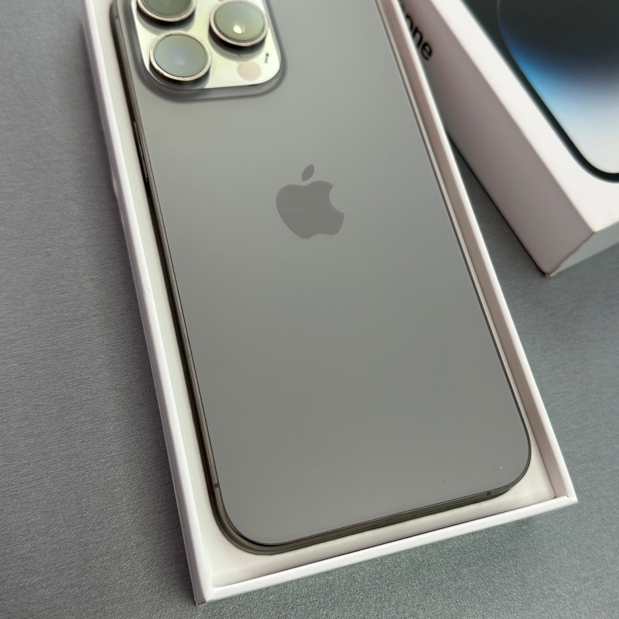 Apple iPhone 15 Pro Max 256GB Natural Titanium - 86% Battery Health