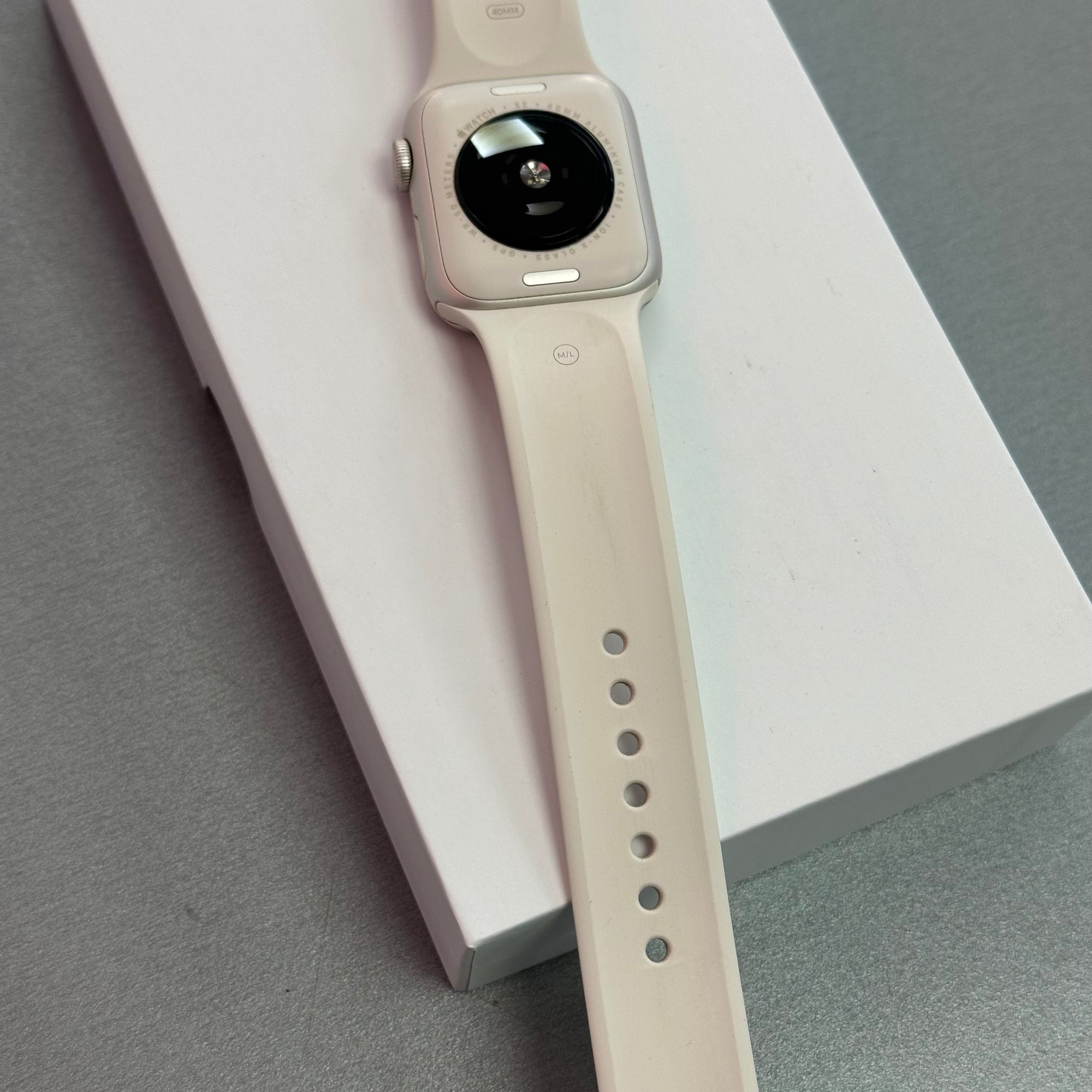 Apple Watch SE 3 40mm 2025 - Starlight Aluminium Case &amp; Starlight Sports Band GPS