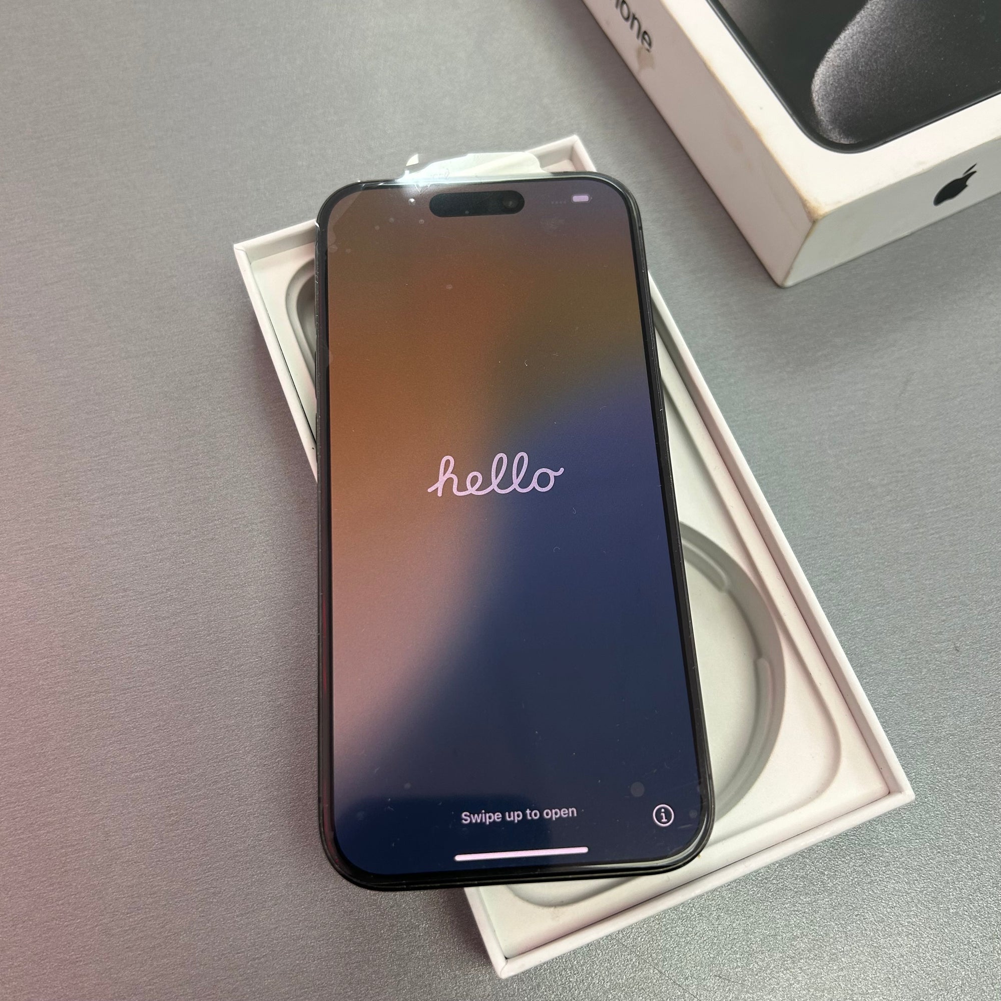 Apple iPhone 15 Pro 128GB Black Titanium - 91% Battery Health