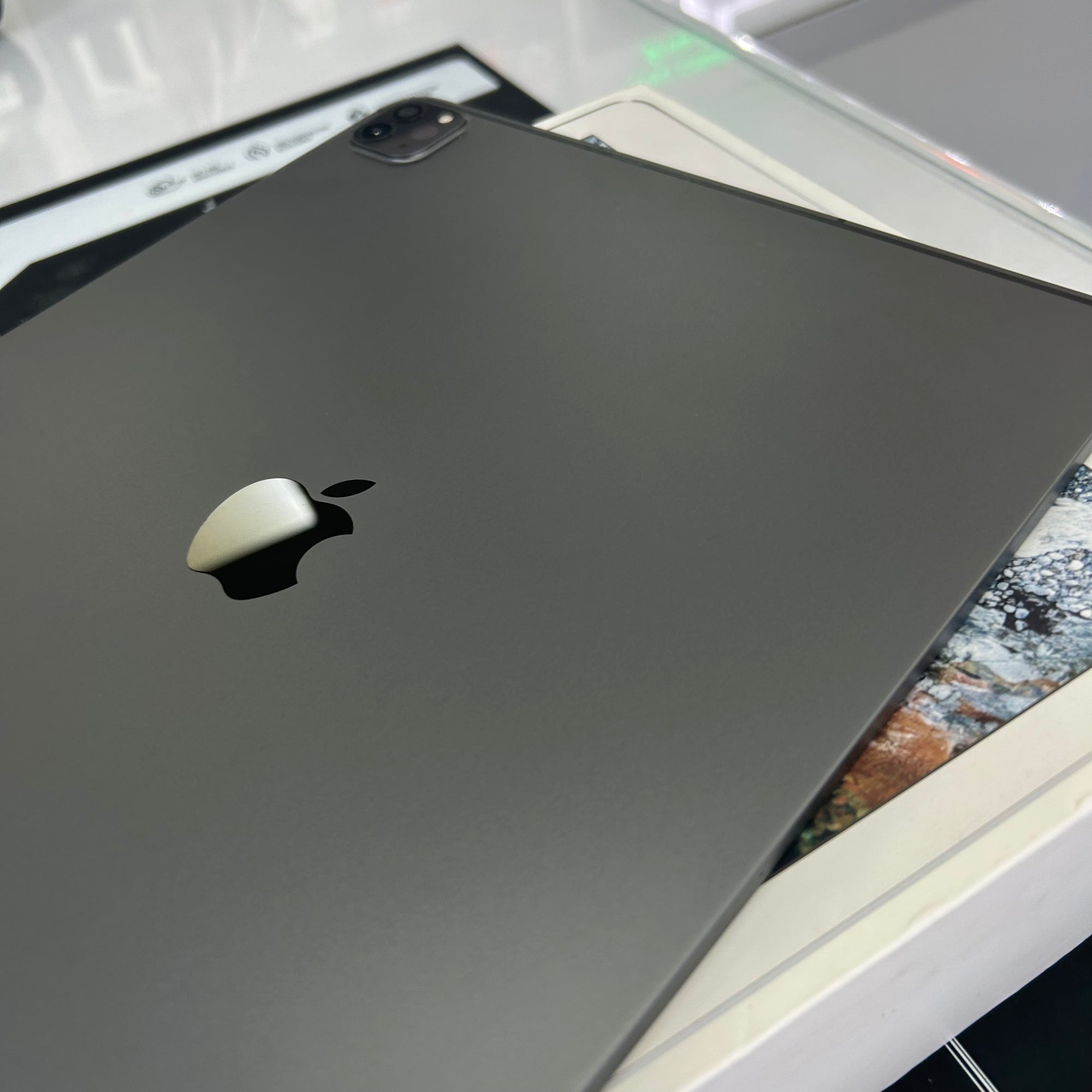 Apple iPad Pro 12.9 inch 5th Generation - 128GB Space Grey Wi-Fi &amp; Cellular