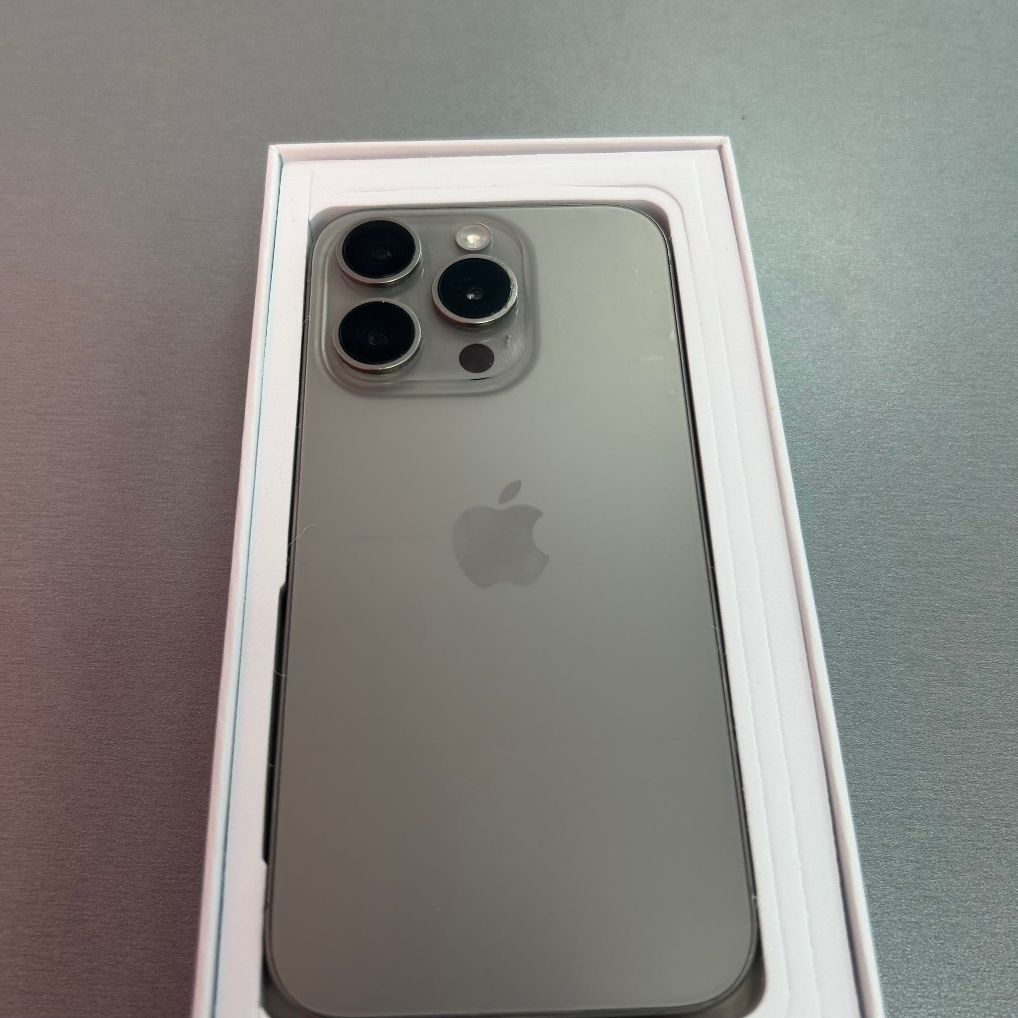 Apple iPhone 15 Pro 128GB - Natural Titanium - 100% Battery Health