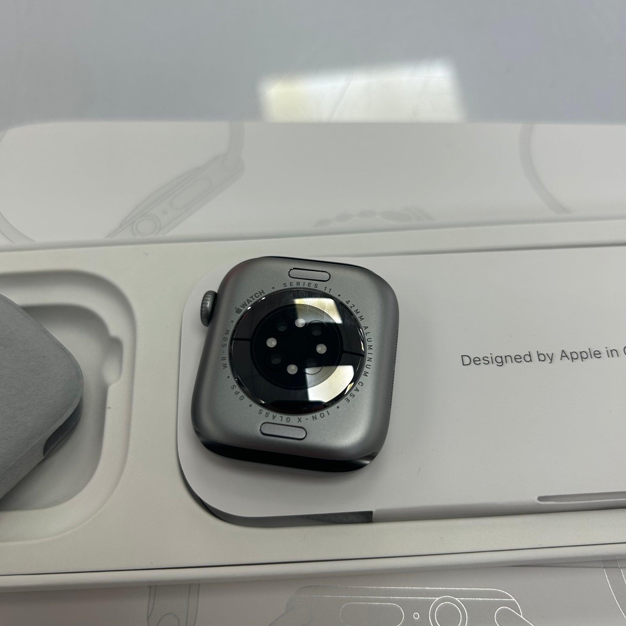 Ex Display Apple Watch Series 11, 42mm GPS Space Gray Aluminium Black Sports Band