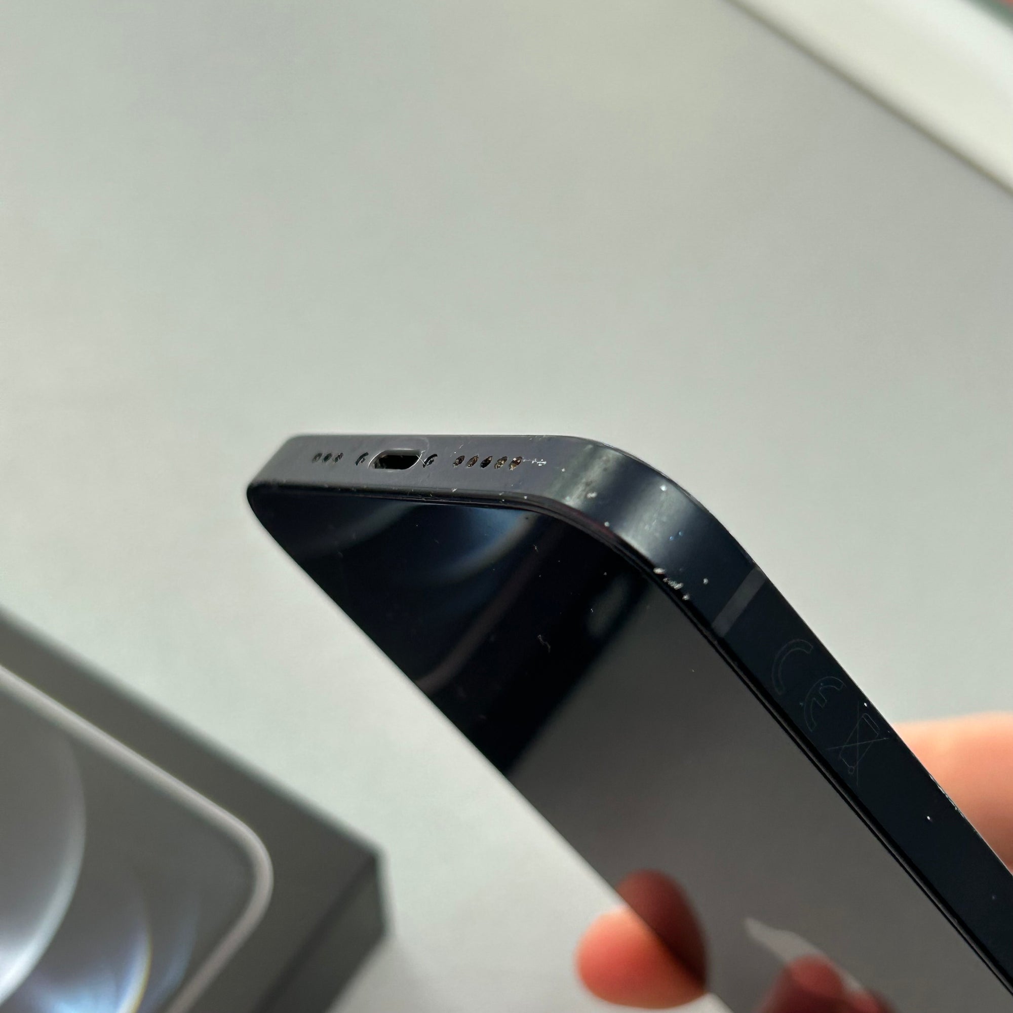 Apple iPhone 12 64GB Black - 100% Battery Health