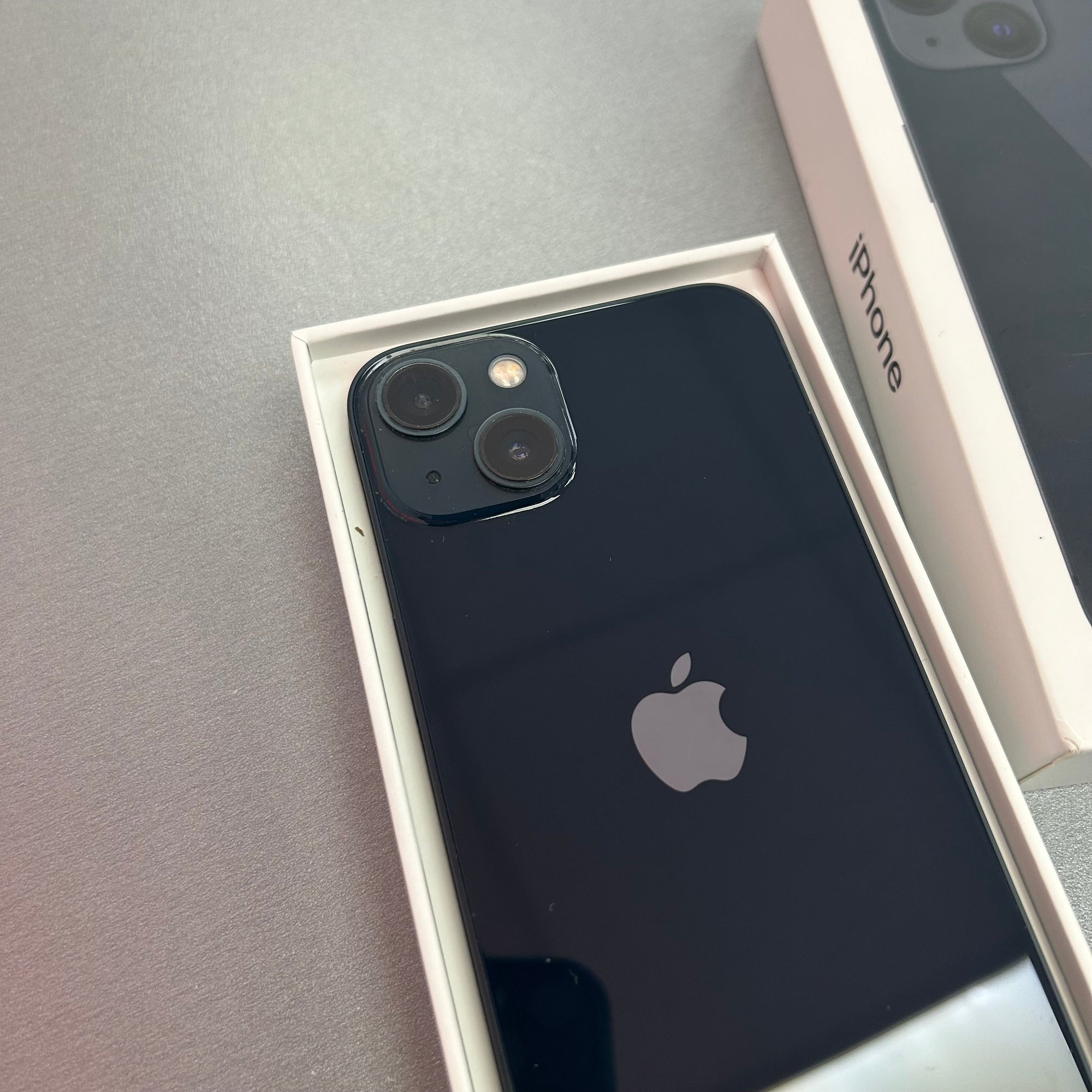 Apple iPhone 13 128GB Midnight - 100% Battery Health