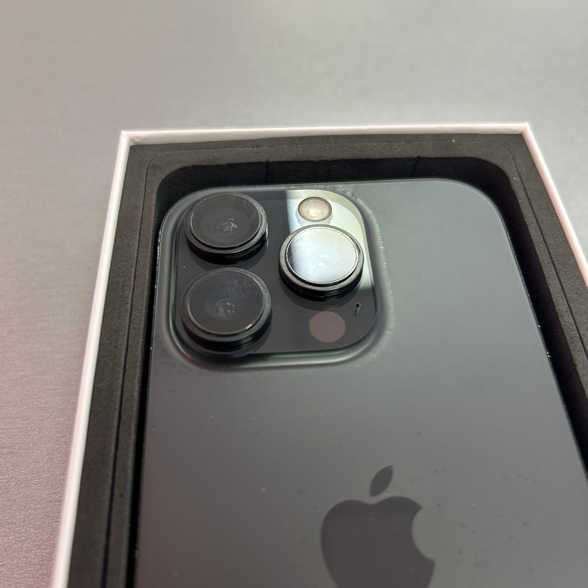 Apple iPhone 16 Pro Black Titanium 128GB - Original 100% Battery Health
