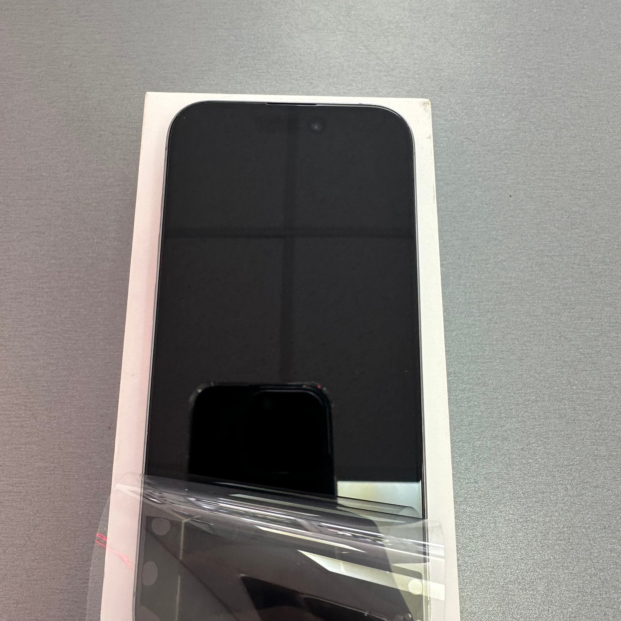 Apple iPhone 15 Pro 128GB Natural Titanium - 100% Battery Health