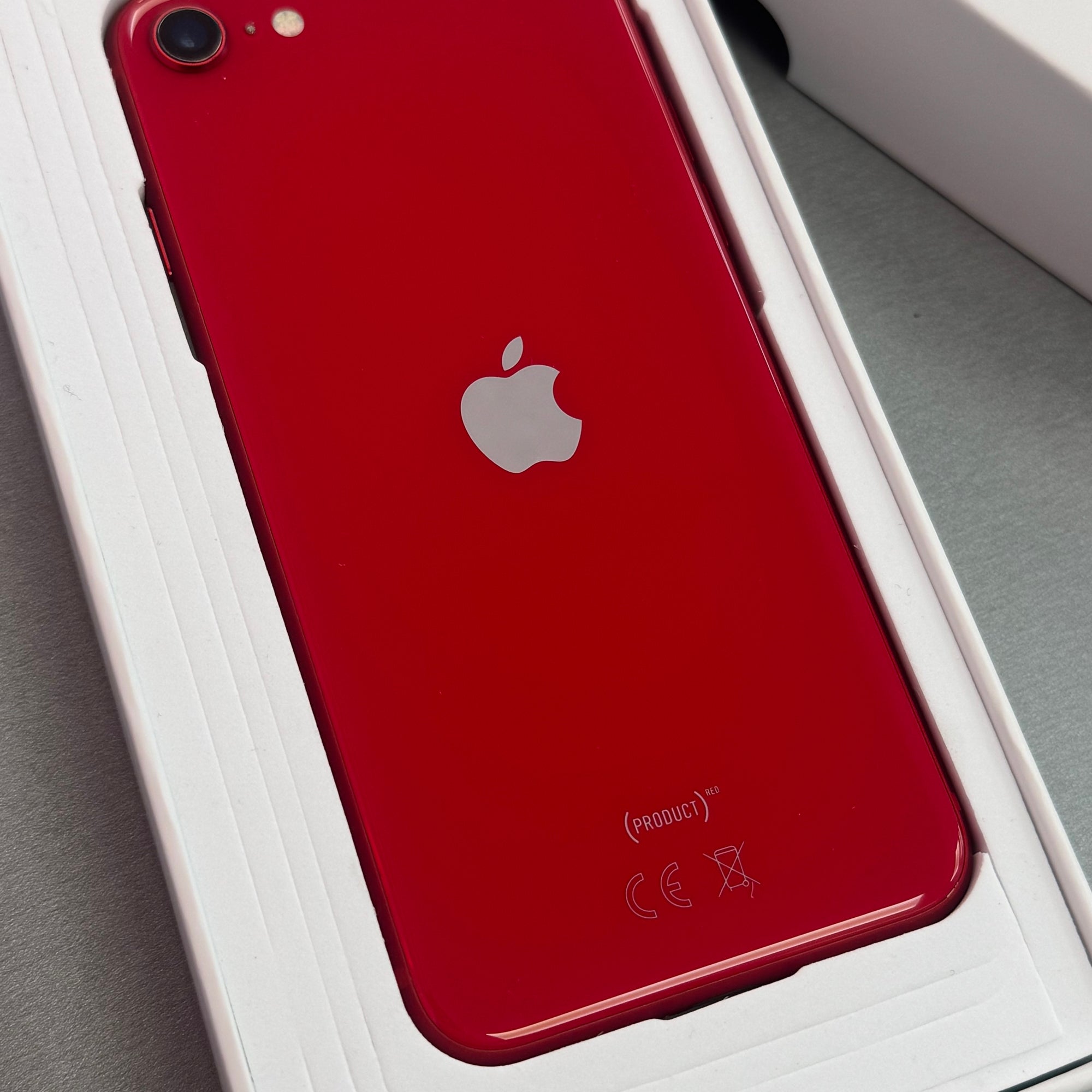 Apple iPhone SE 2020 128GB Red - 95% Batt Health Excellent