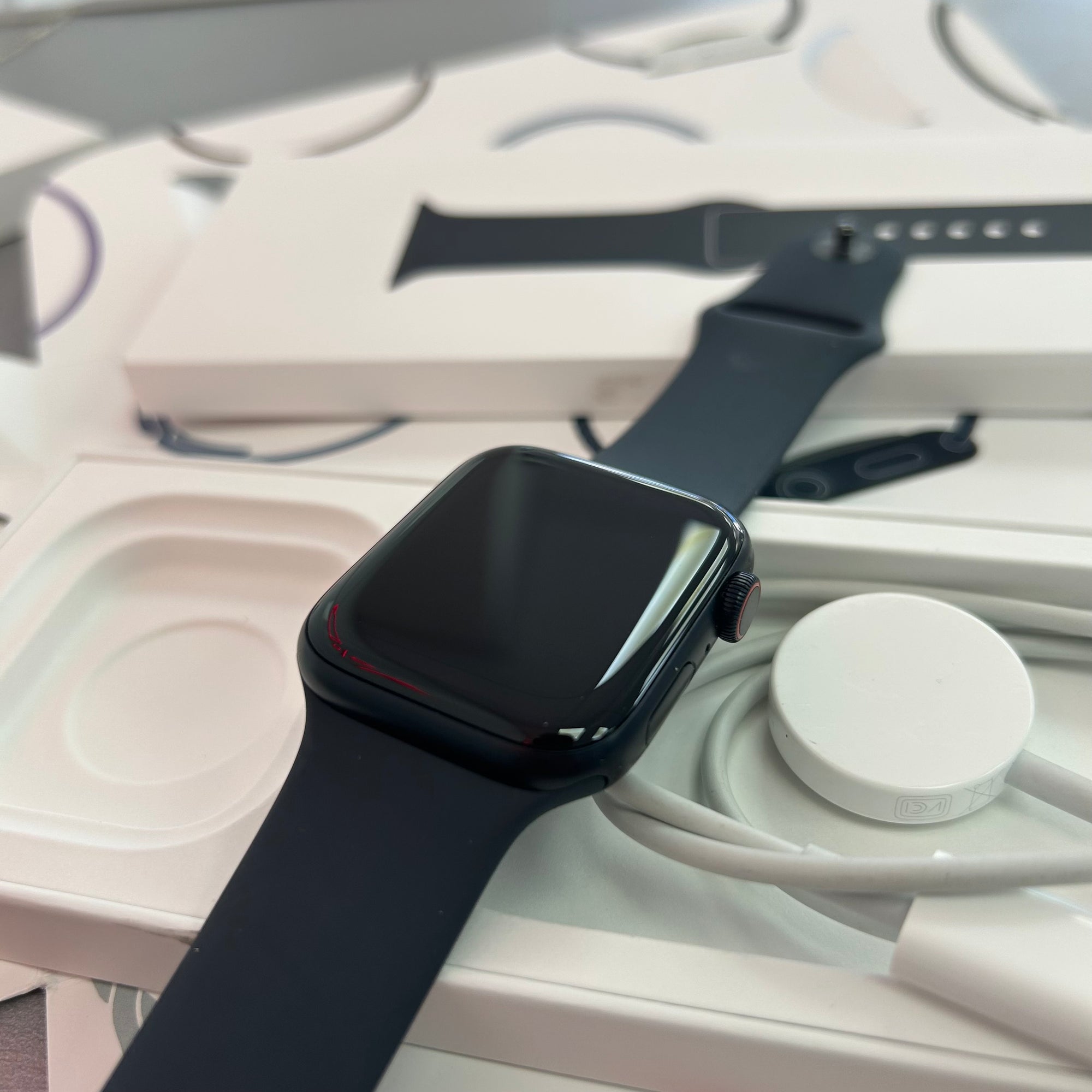 Apple Watch SE 44mm 2022 - Midnight Aluminium Case & Sports Band - GPS & Cellular