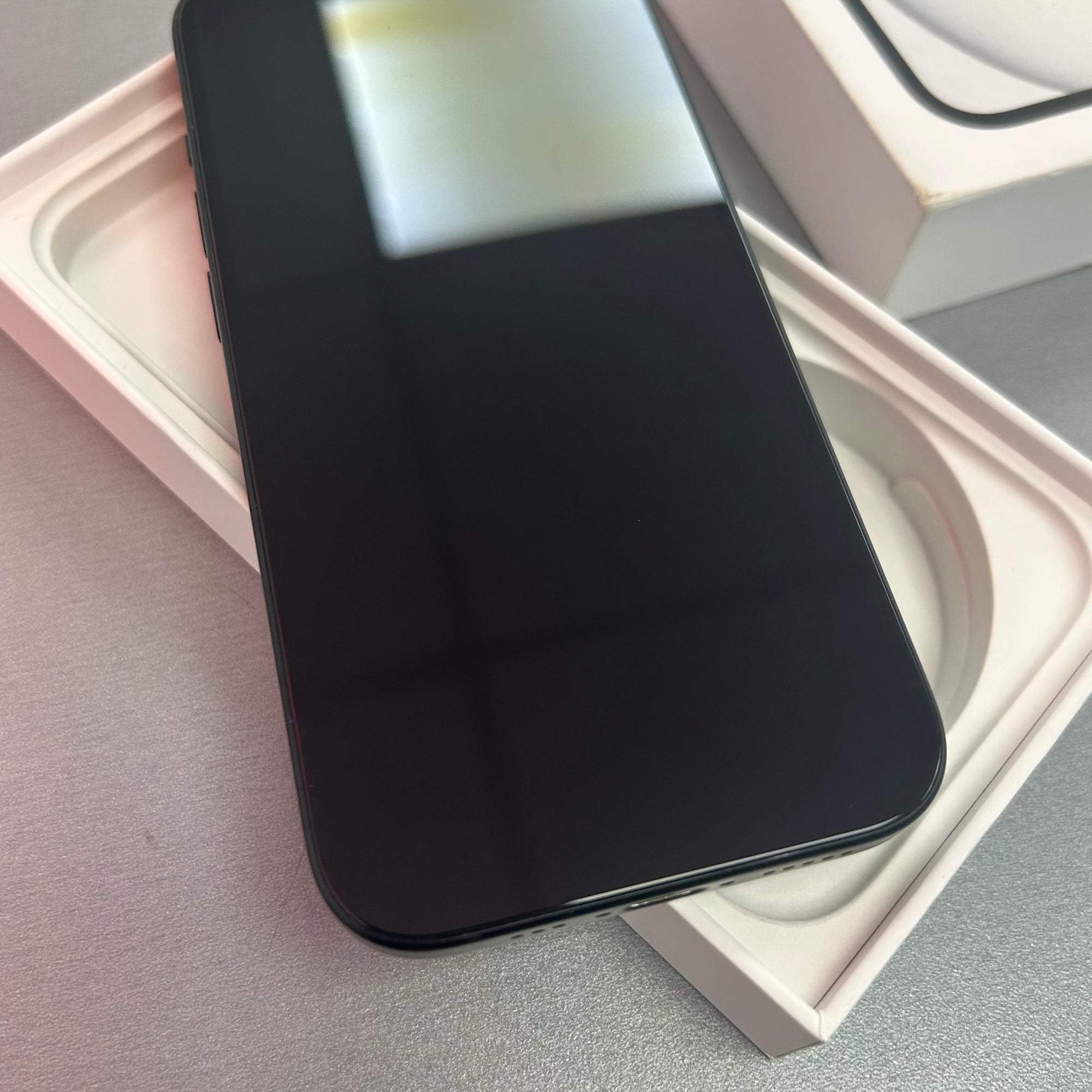 Apple iPhone 15 128GB Black - 87% Battery Health