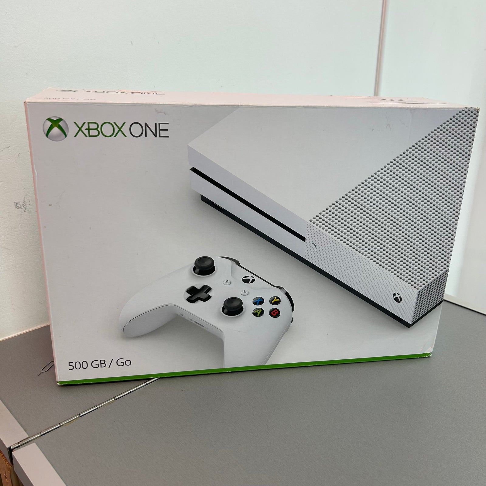 Xbox One S White 500GB - All accessories with box