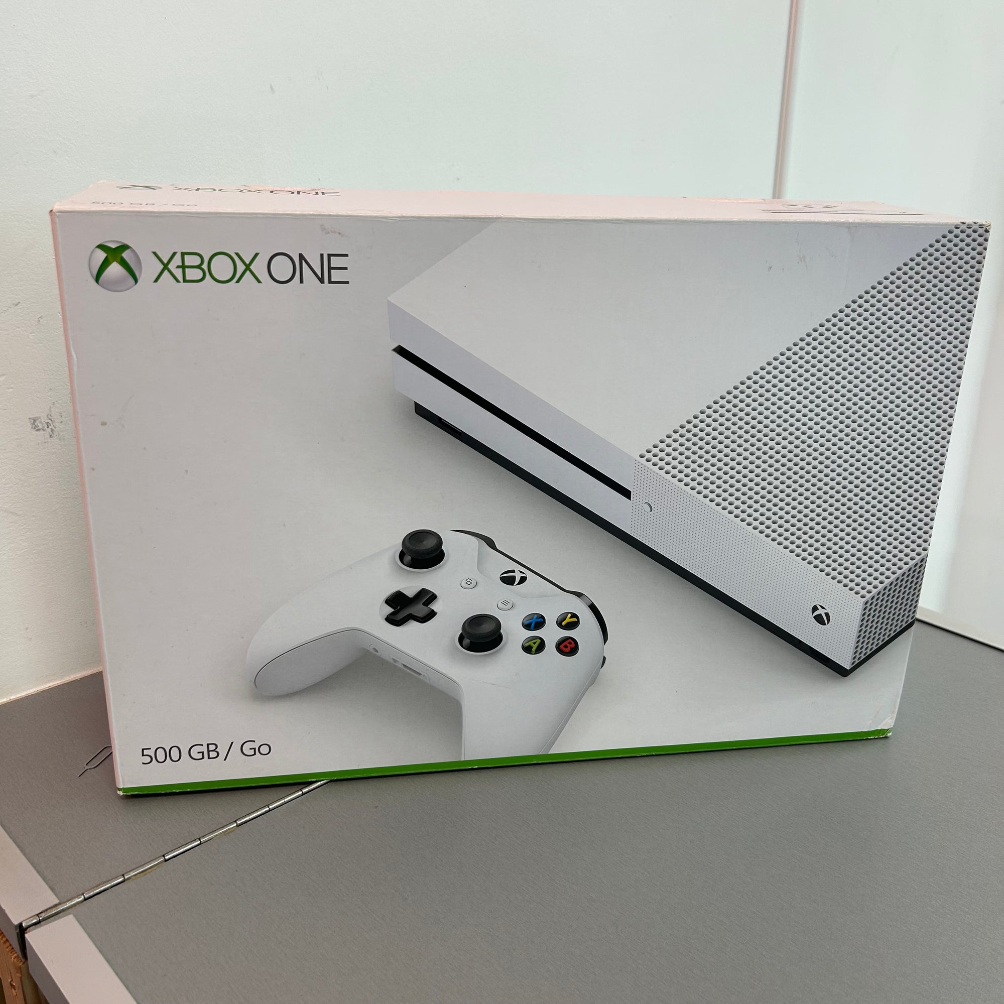 Xbox One S White & 500GB - All accessories with box