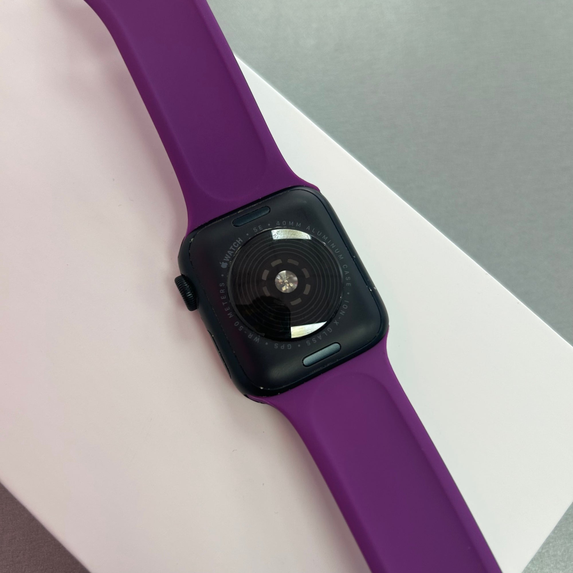 Apple Watch SE (2nd Gen) - 40mm &amp; Midnight Aluminium Case