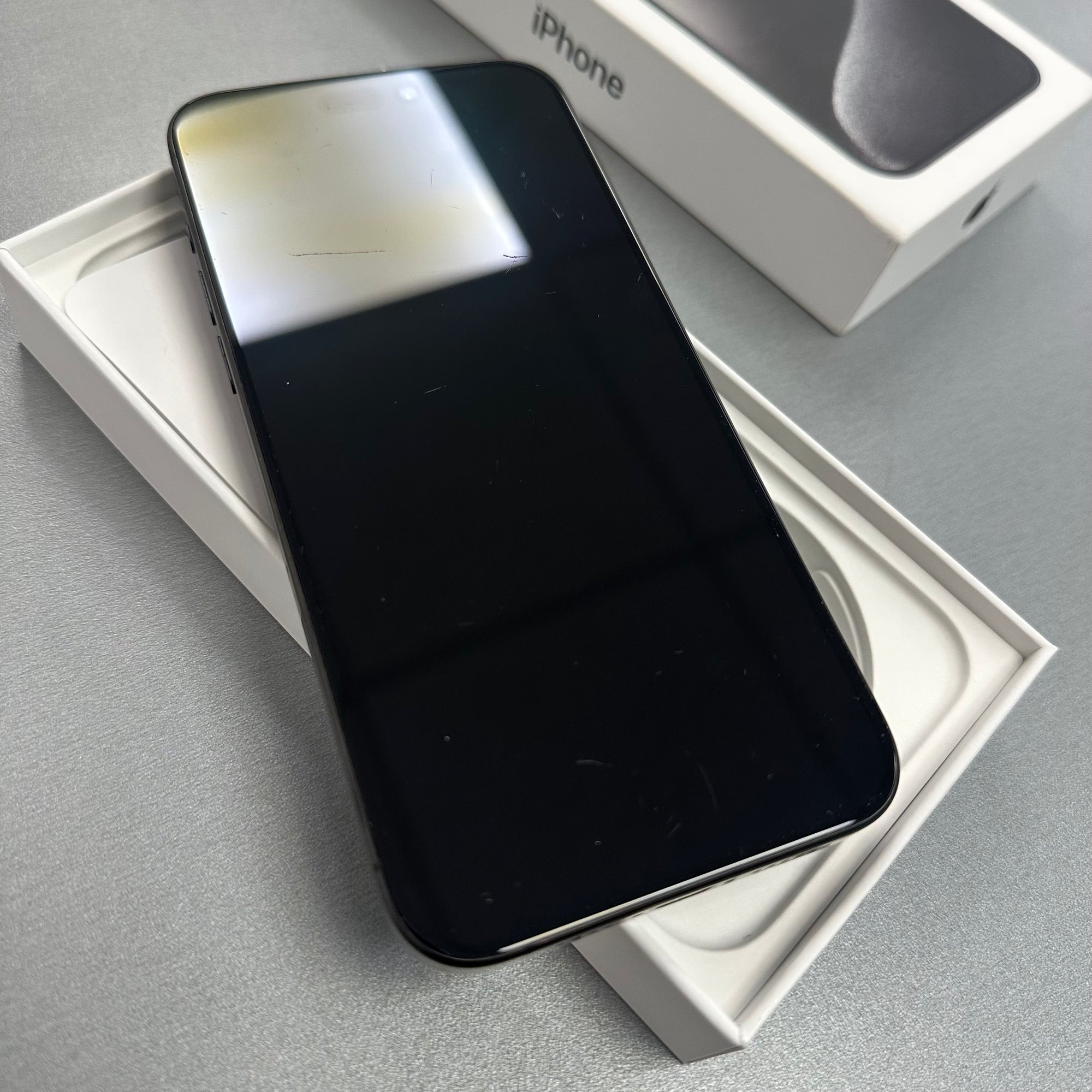 Apple iPhone 15 Pro Max 256GB Black Titanium - 85% Battery Health