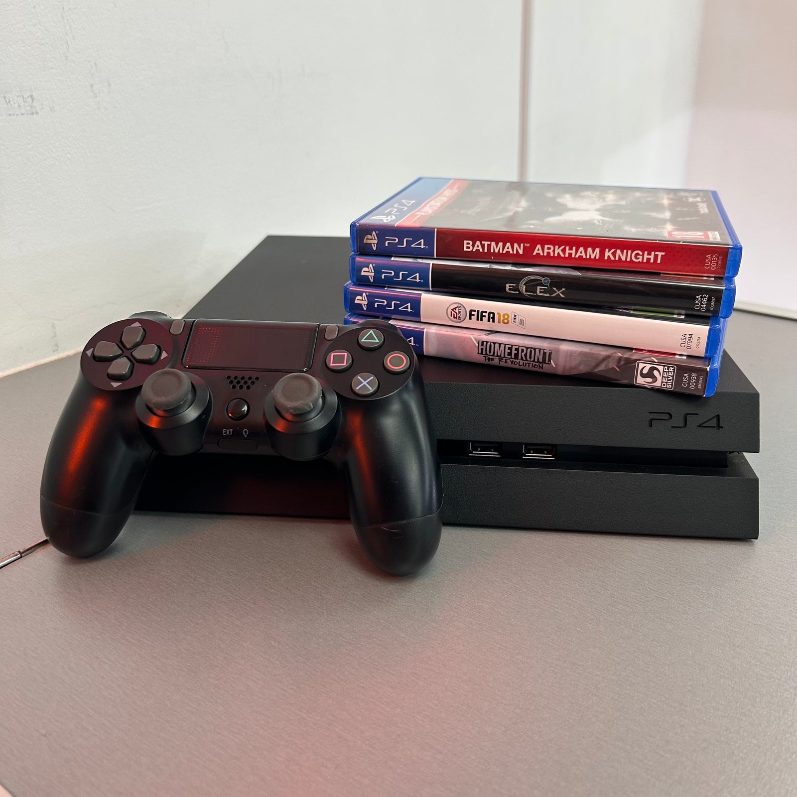 Original Sony Playstation 4 500GB - Accessories Included + 4 Free Games