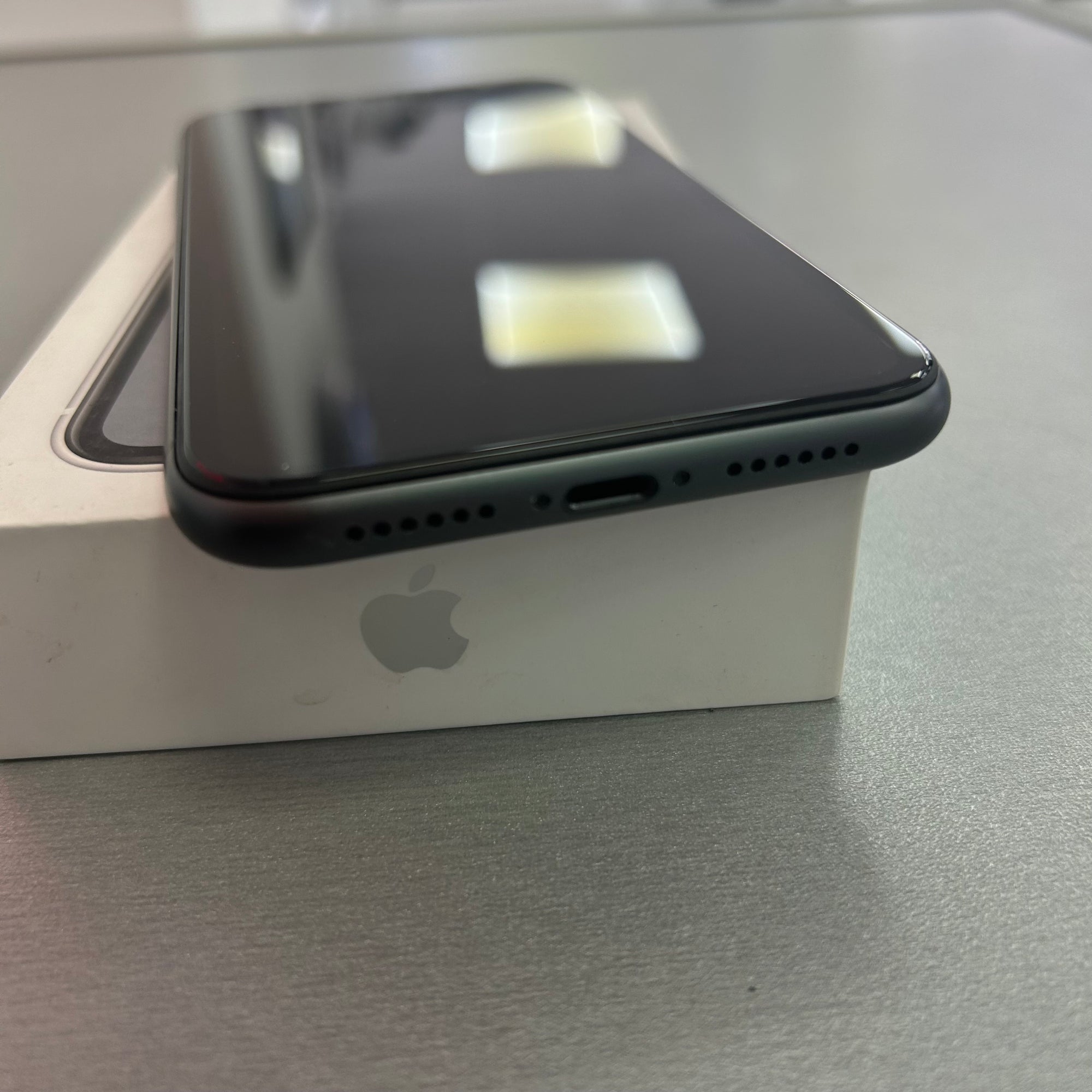 Apple iPhone 11 64GB Black - 100% Battery Health
