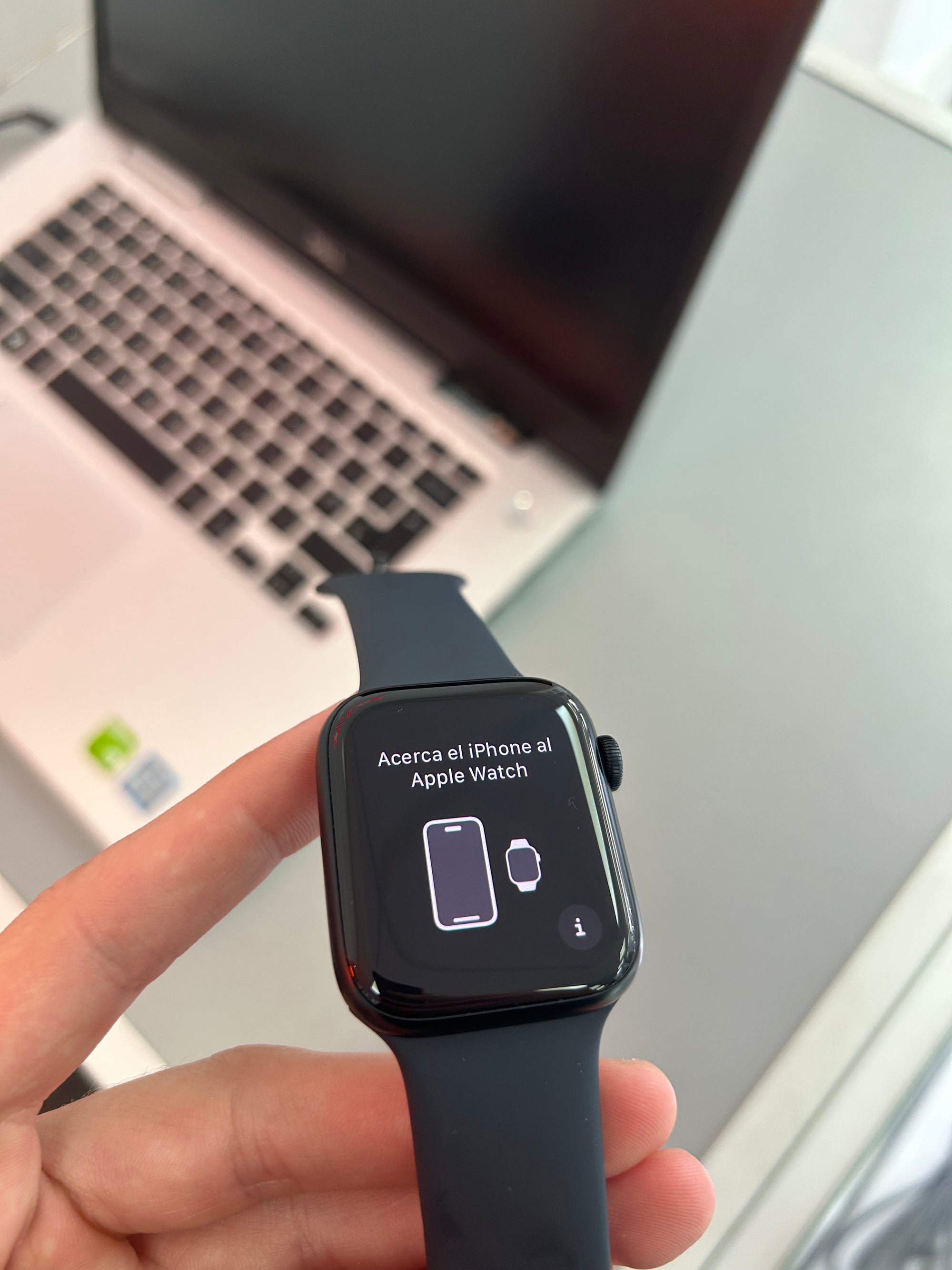 Apple Watch SE 44mm 2022 - Midnight Aluminium Case &amp; Sports Band - GPS Only