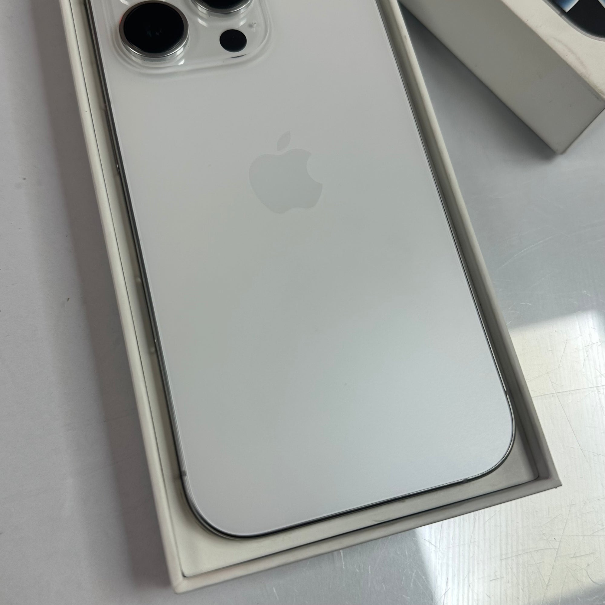 Apple iPhone 16 Pro White Titanium 128GB - 100% Battery Health