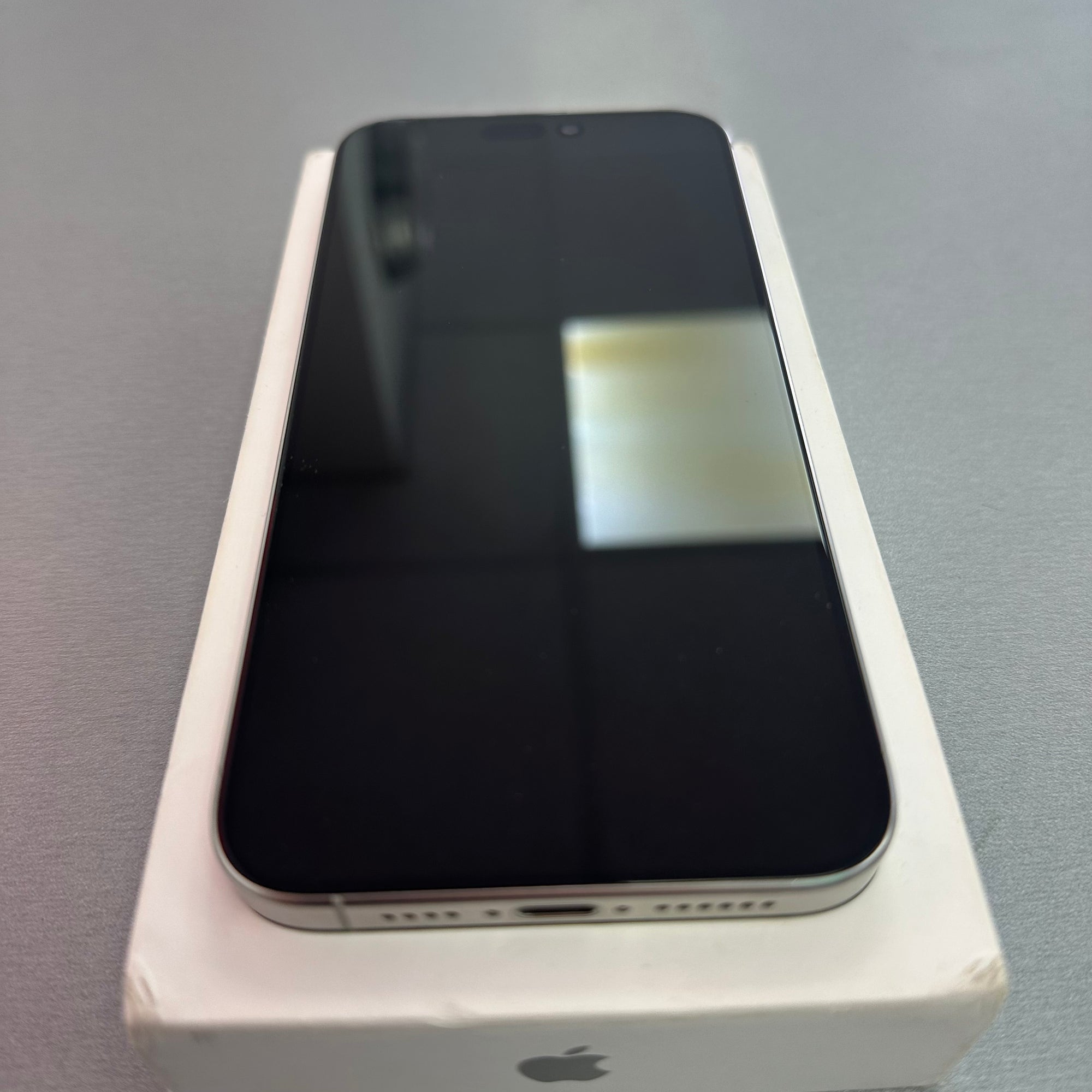 Apple iPhone 15 Pro Max 256GB White Titanium- 100% Battery Health