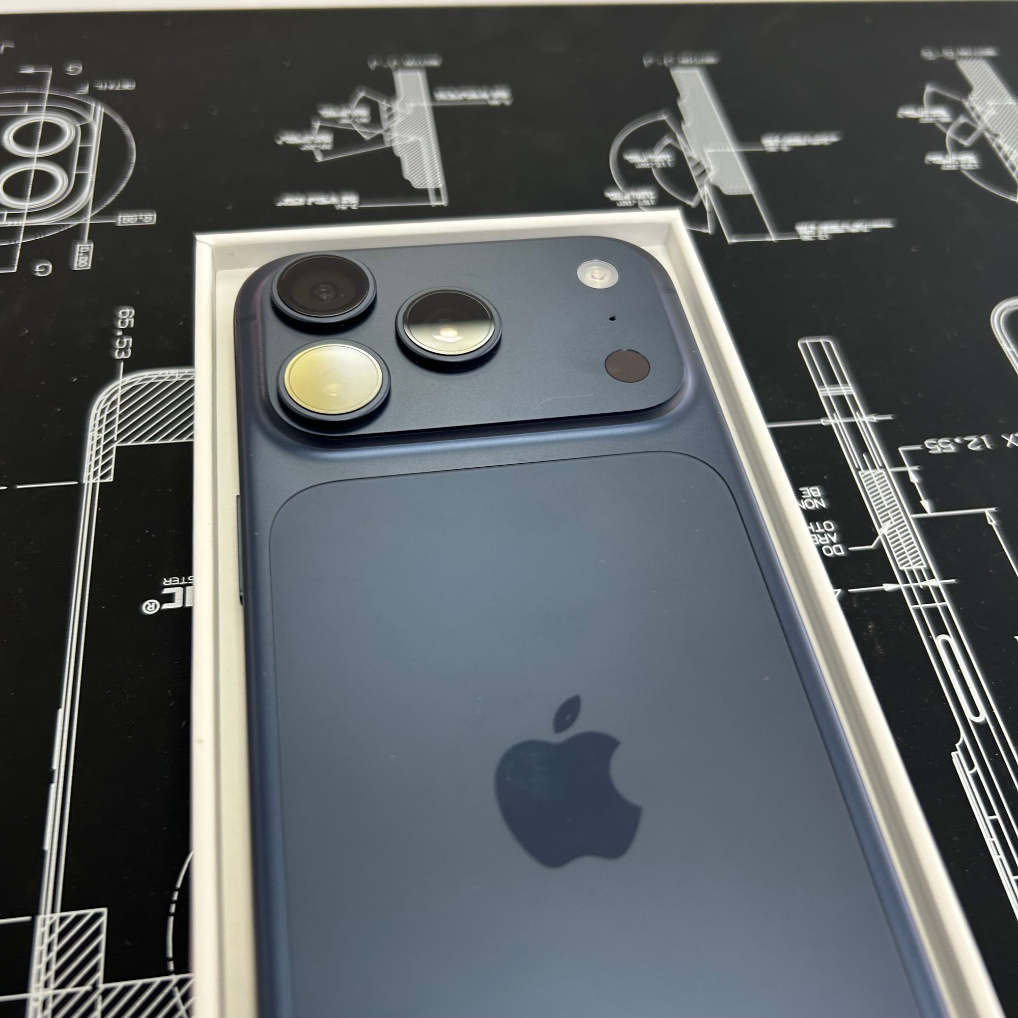 Apple iPhone 17 Pro 256GB Deep Blue 100% Battery Health