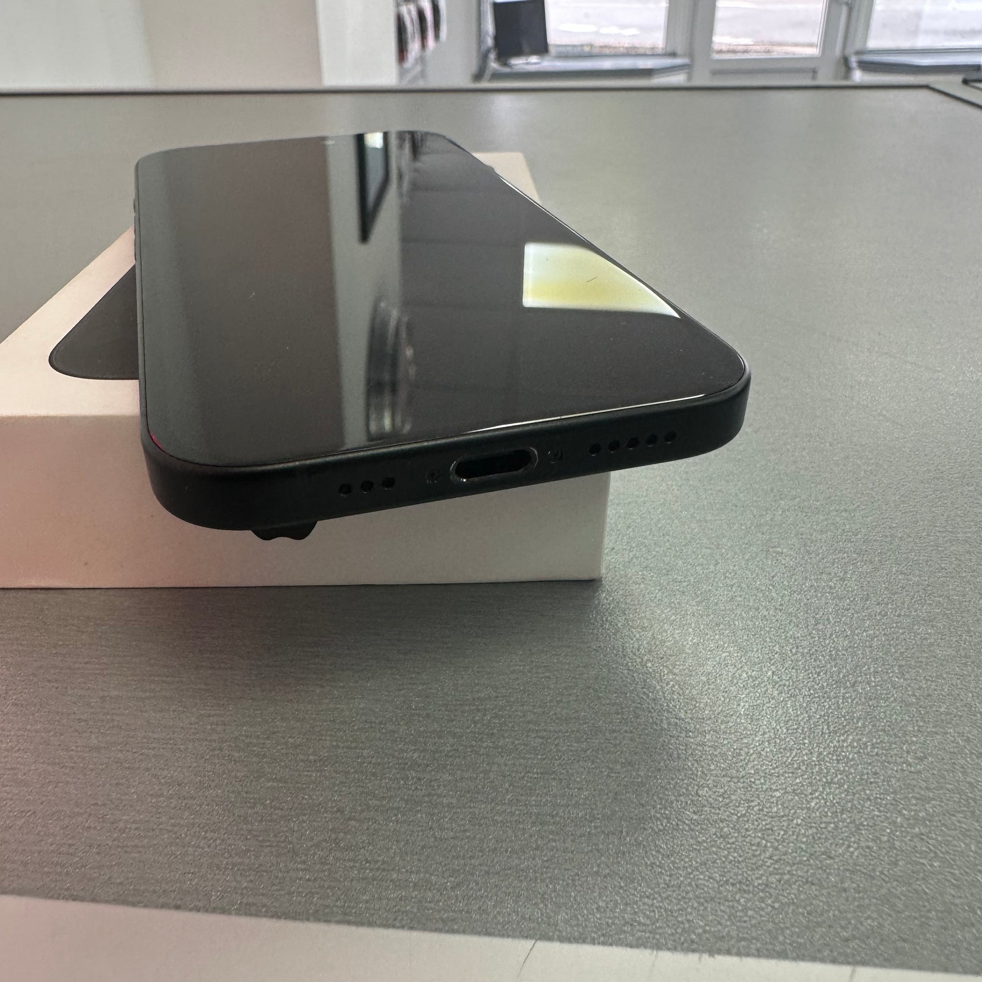 Apple iPhone 16 128GB Black 89% Battery Health