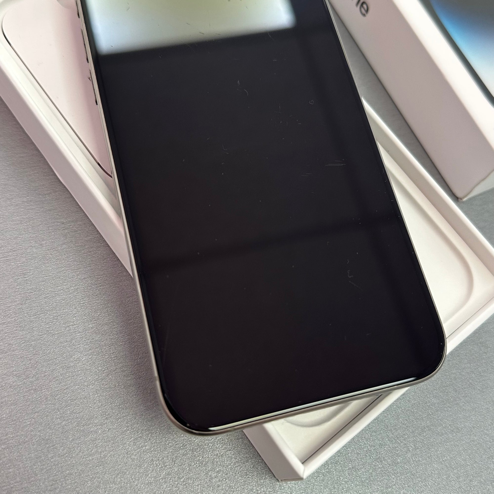 Apple iPhone 15 Pro Max 256GB Natural Titanium - 86% Battery Health
