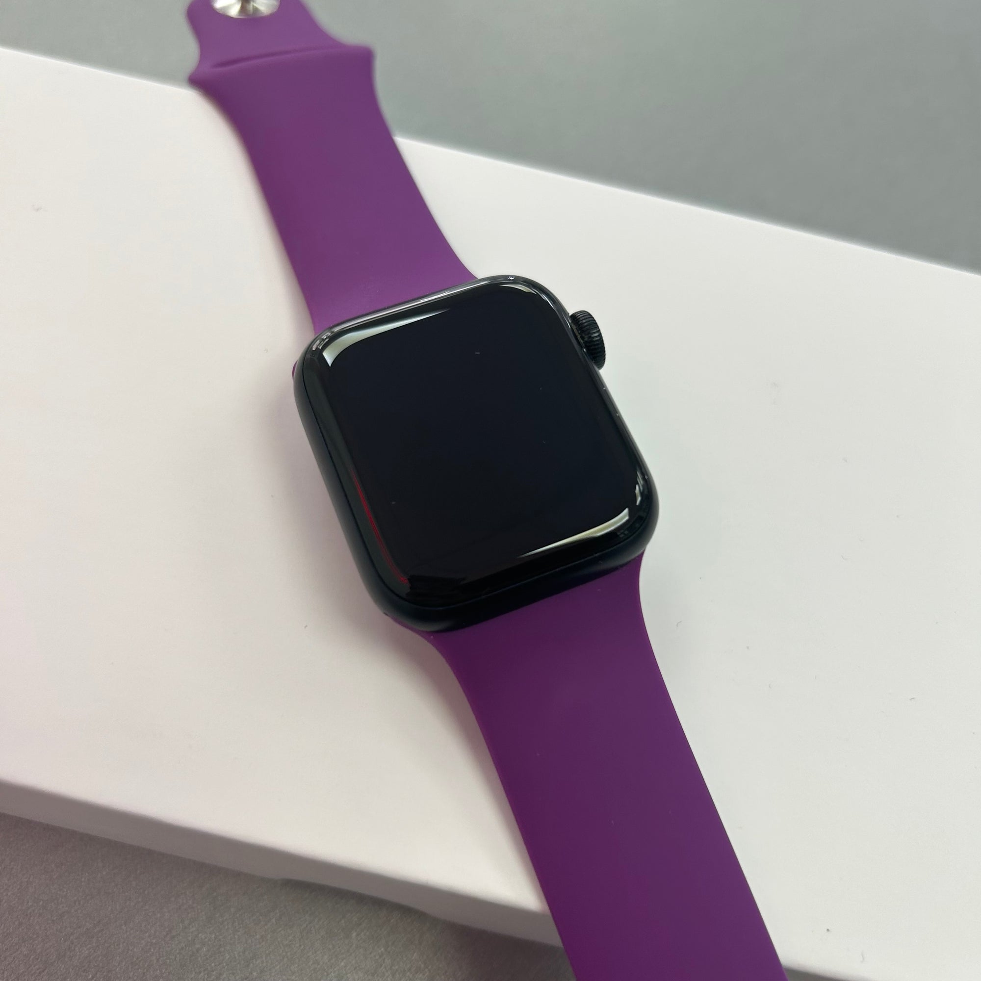 Apple Watch SE (2nd Gen) - 40mm &amp; Midnight Aluminium Case