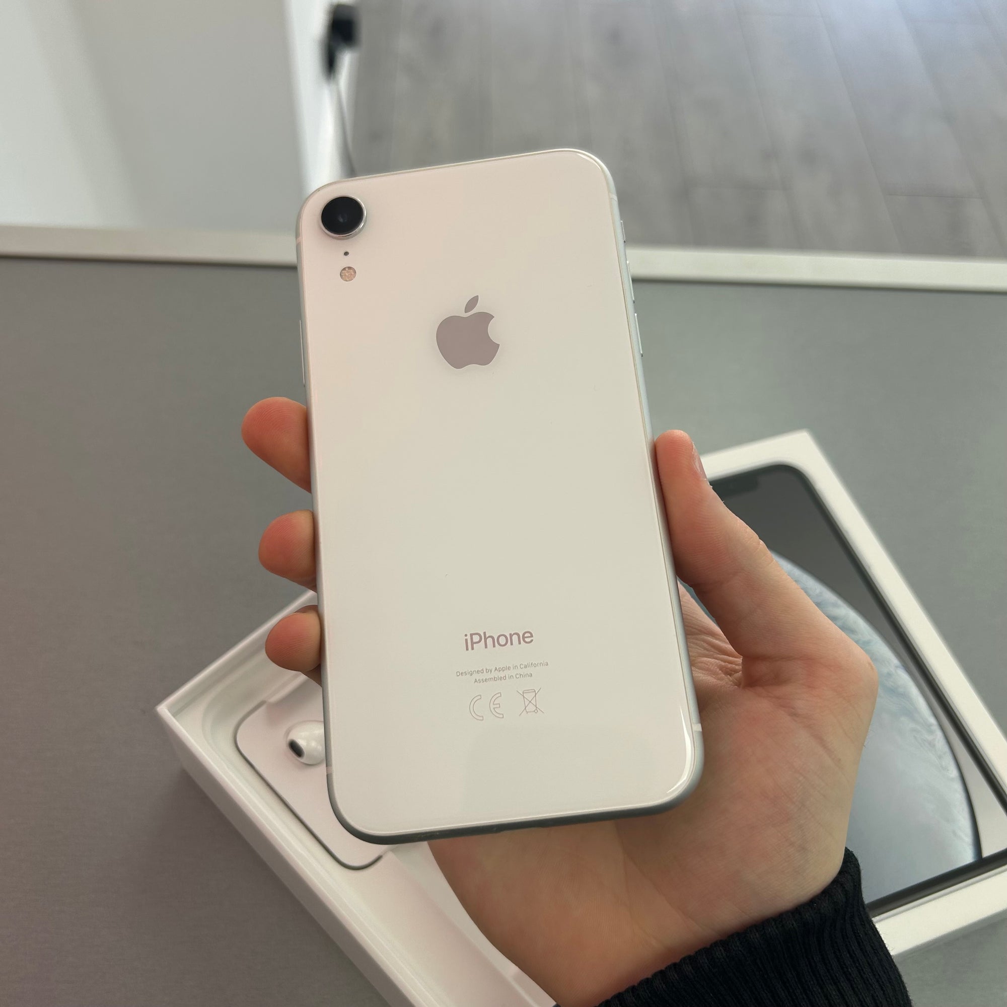 Apple iPhone XR 128GB White 100% Battery Health