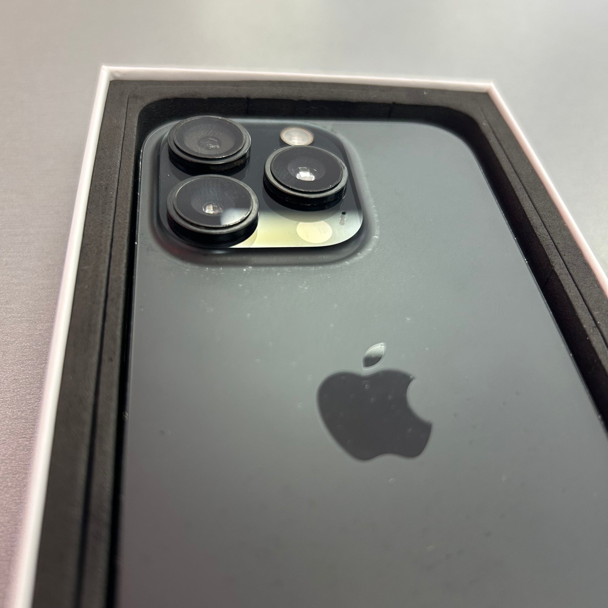 Apple iPhone 16 Pro Black Titanium 128GB - Original 100% Battery Health