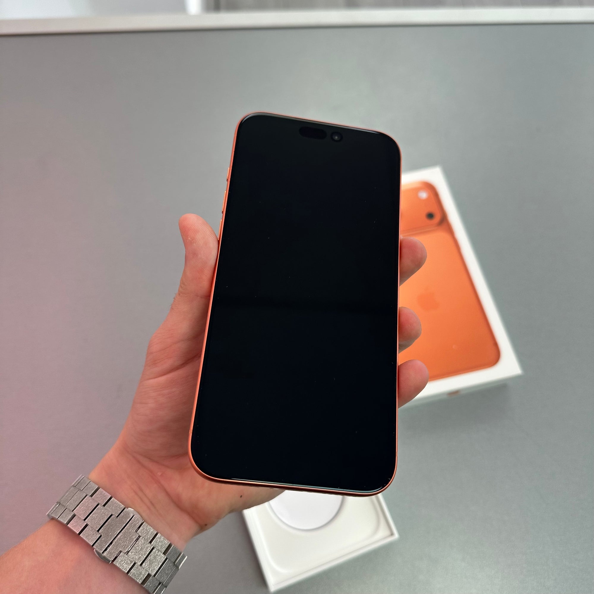 Apple iPhone 17 Pro Max 256GB Cosmic Orange - 100% Battery Health