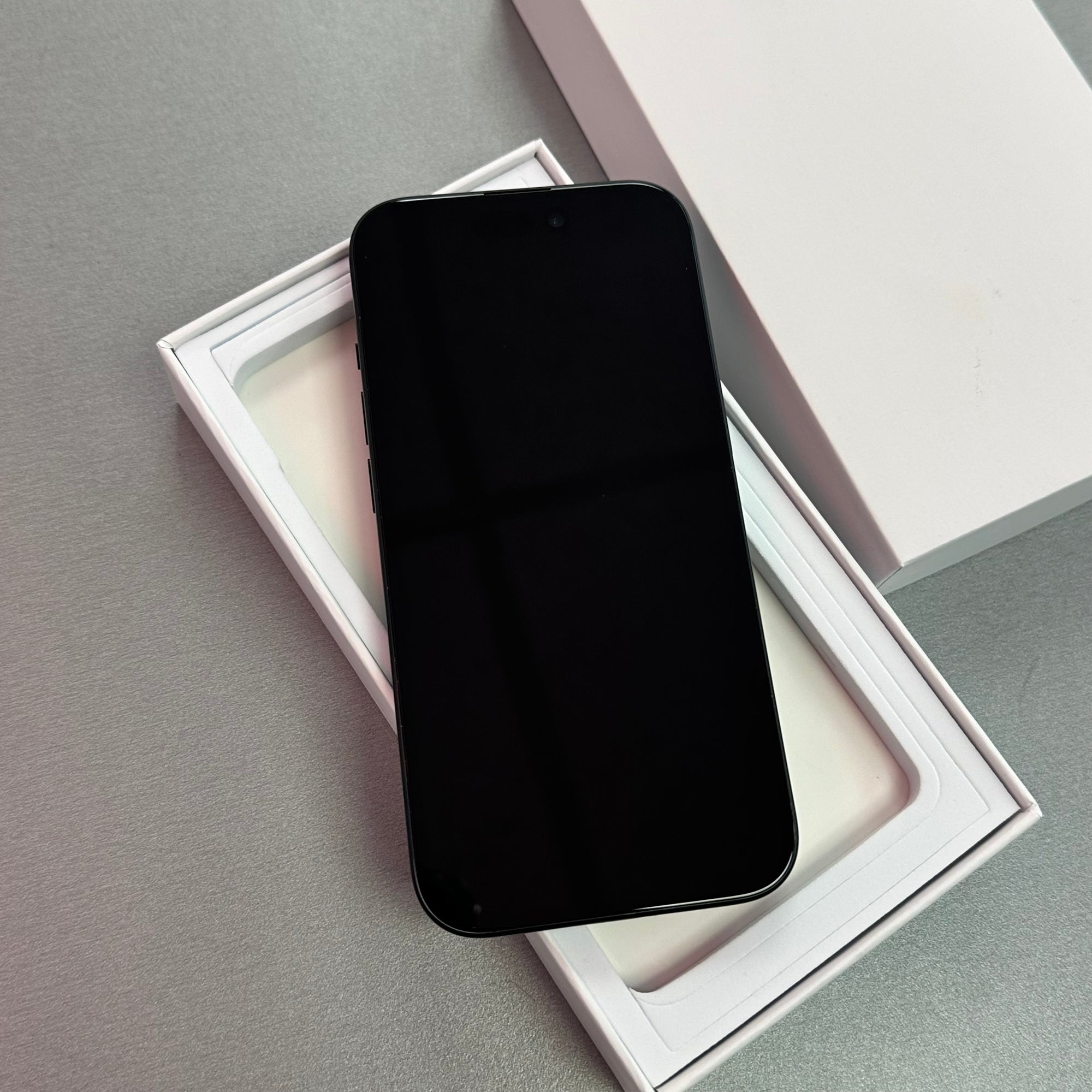 Apple iPhone 15 128GB Space Black - 100% Battery Health