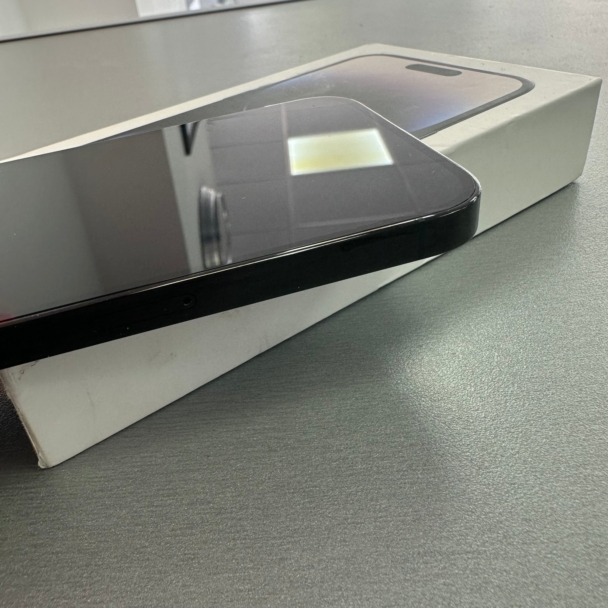 Apple iPhone 14 Pro - Space Black 128GB &amp; 100% Battery Health