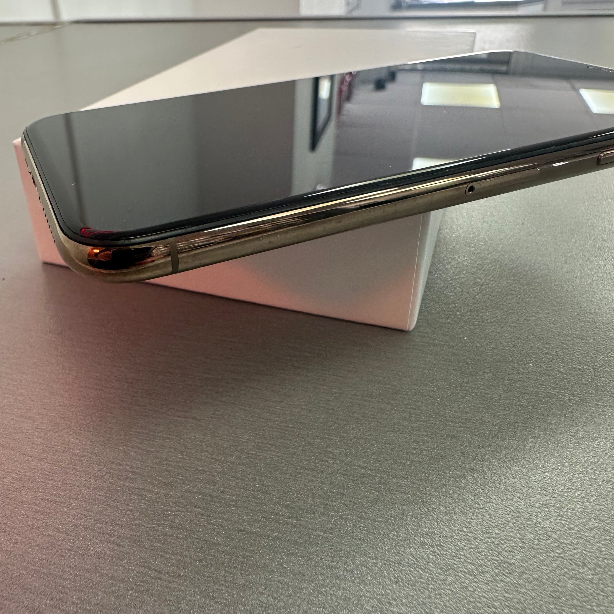 Apple iPhone XS 256GB Gold 100% Batt Health