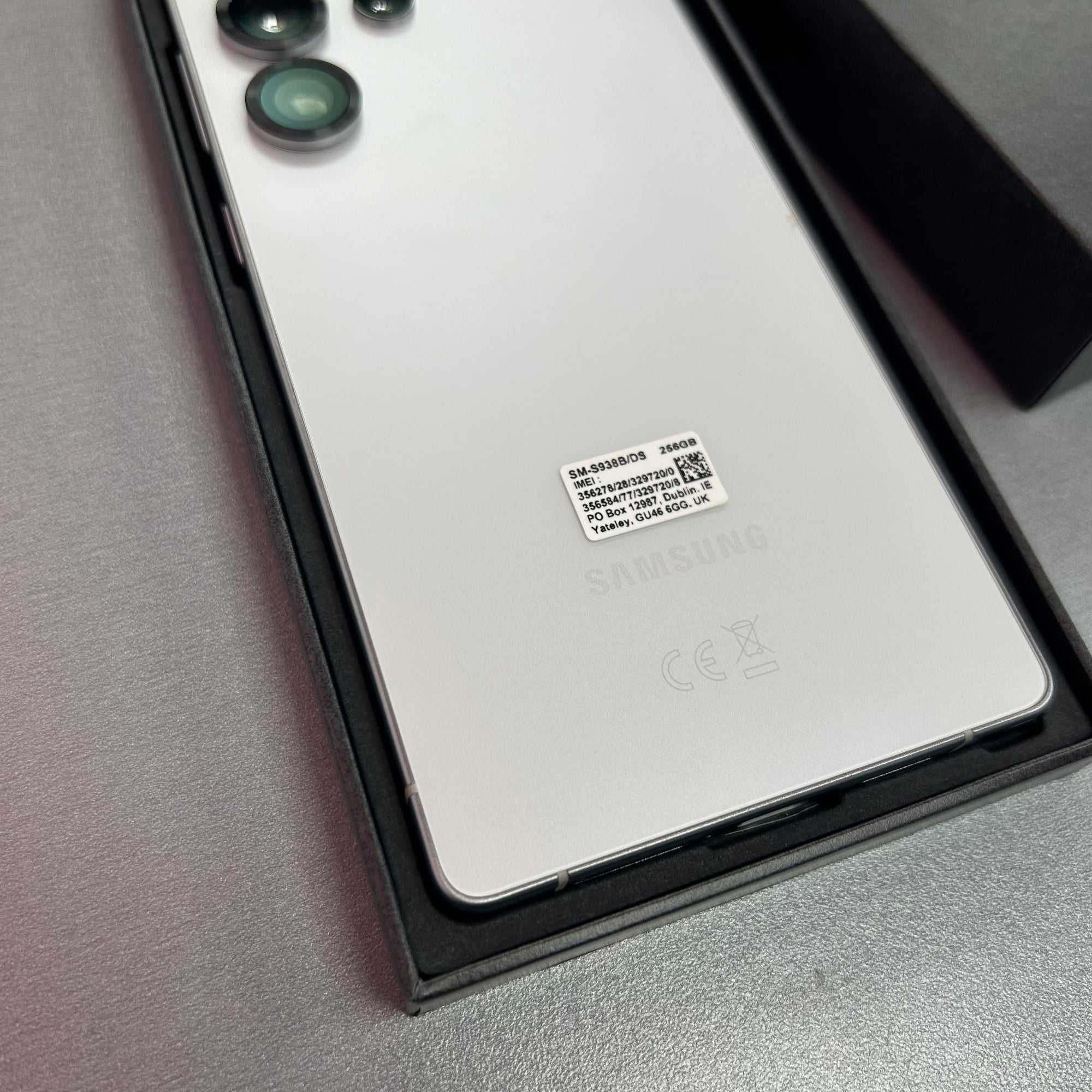 Samsung Galaxy S25 Ultra 256GB Titanium White Silver - Like New shop display