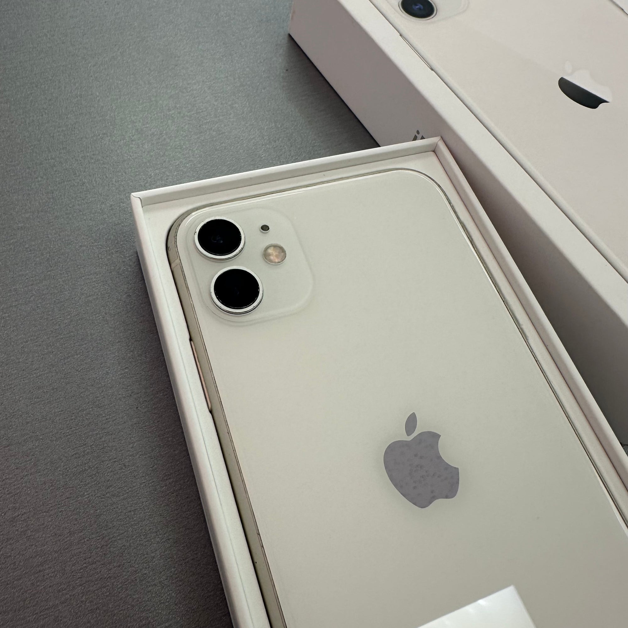 Apple iPhone 11 White 64GB 100% Battery Health