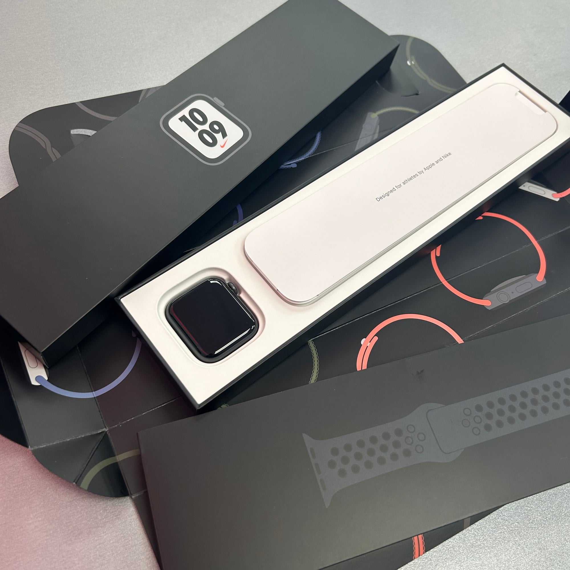 Apple Watch Nike Edition SE - 40mm Space Grey Aluminium