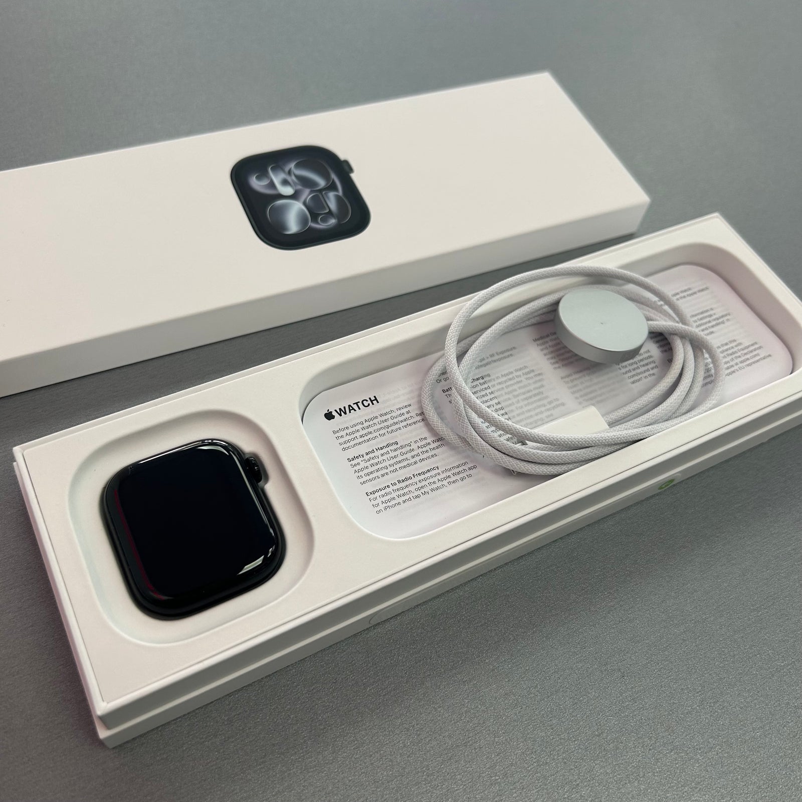 Apple Watch Series 11, 46mm GPS  & Cellular Jet Black Aluminium Black Sports Band