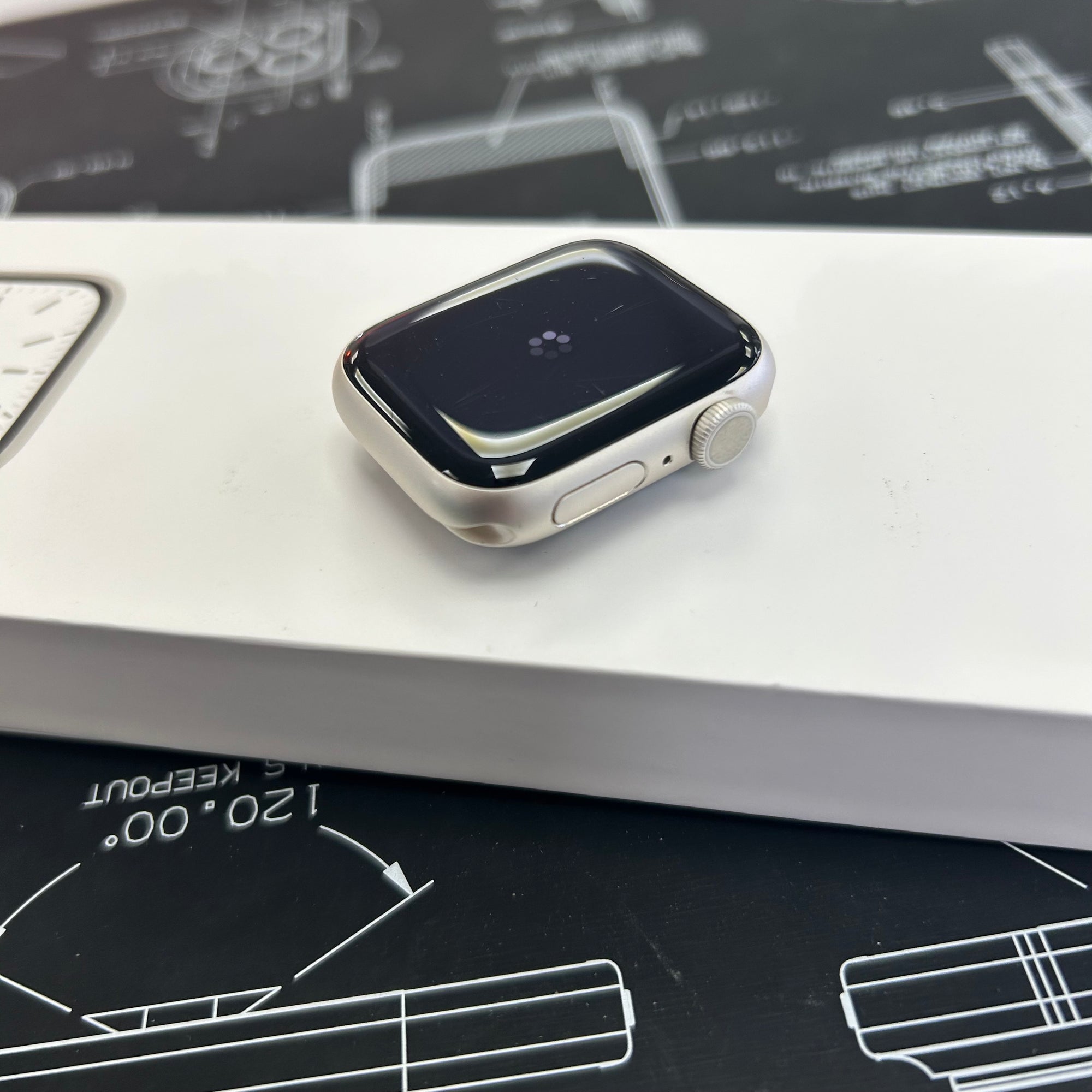 Apple Watch Series 7, 41mm GPS Starlight Aluminium Case