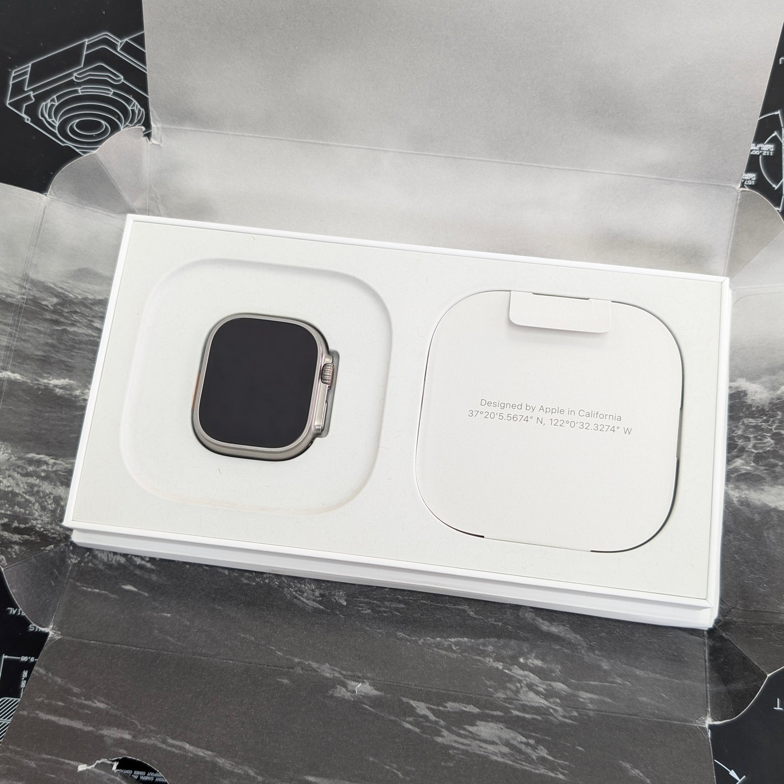 Apple Watch Ultra 2, 49mm GPS and Cellular - Titanium Case & Blue Ocean Band