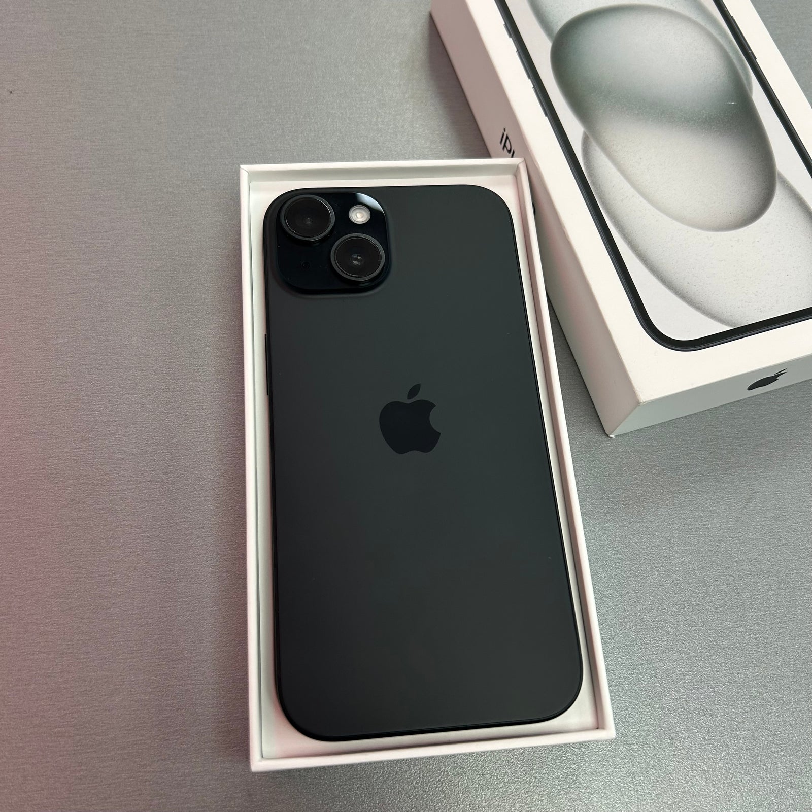 Apple iPhone 15 128GB Black - 98% Battery Health
