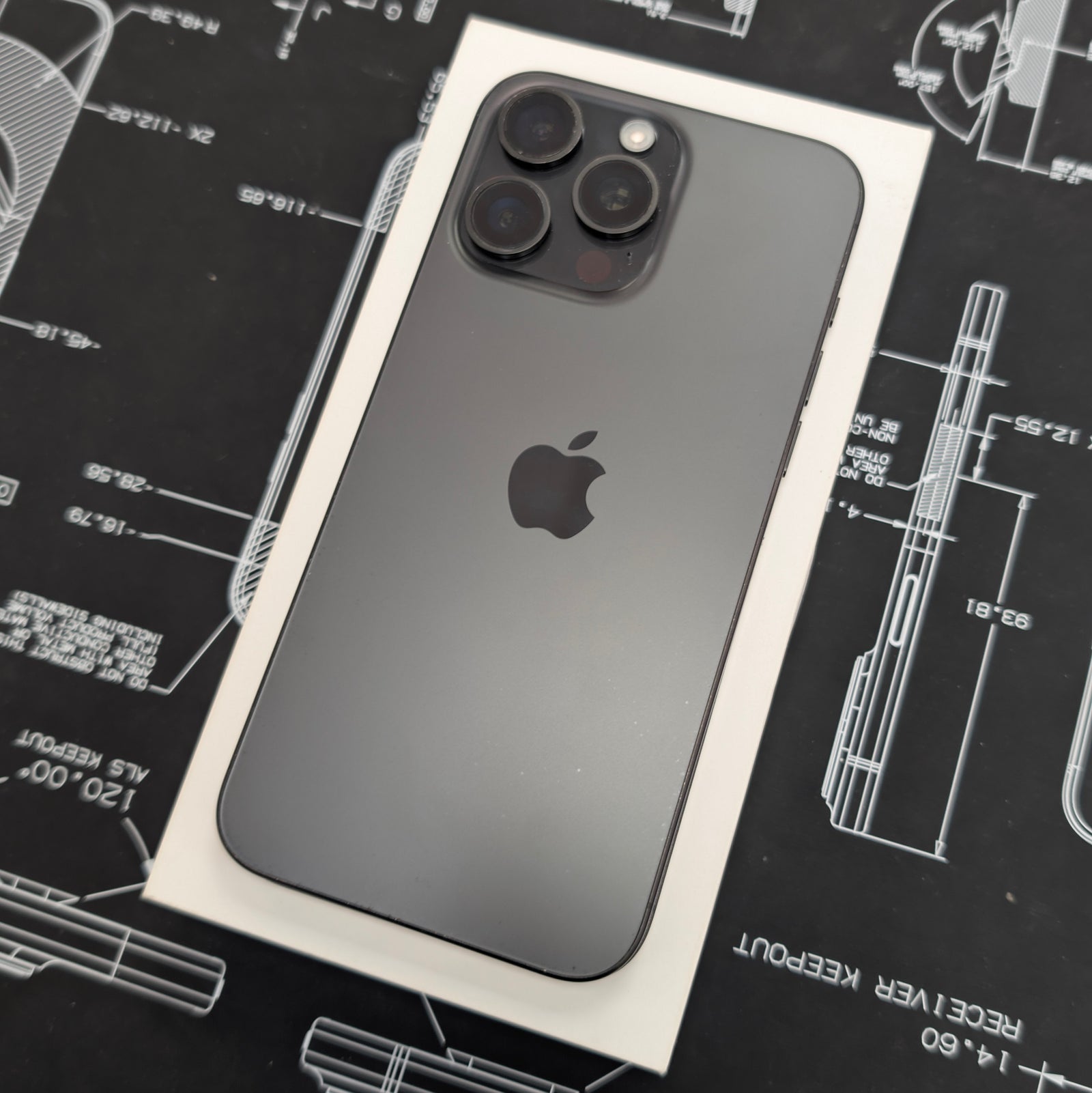 Apple iPhone 15 Pro Max 256GB Black Titanium - 93% Battery Health