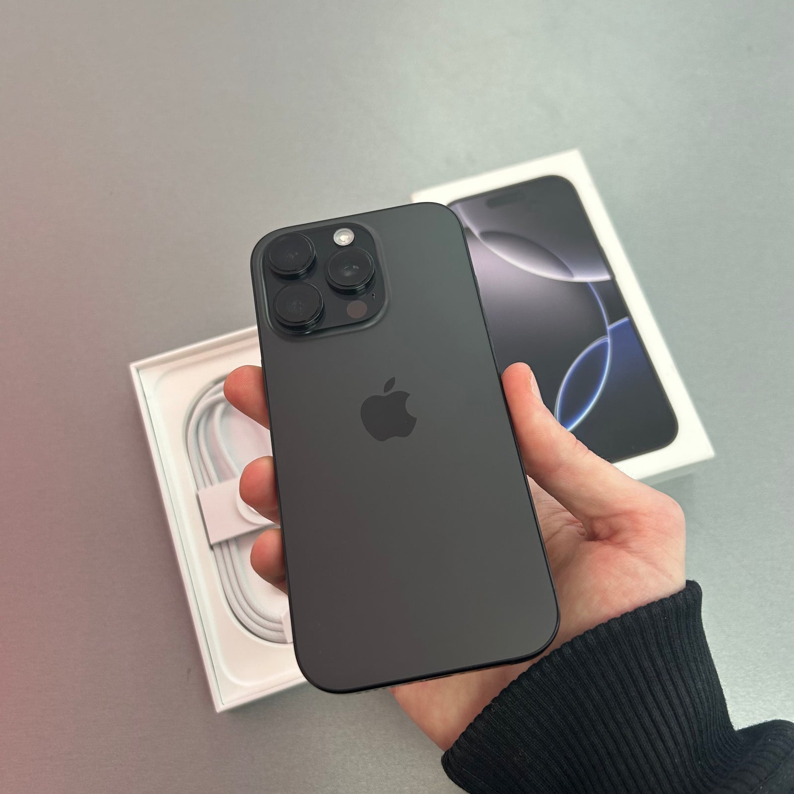 Apple iPhone 16 Pro Black Titanium 128GB - Original 100% Battery Health