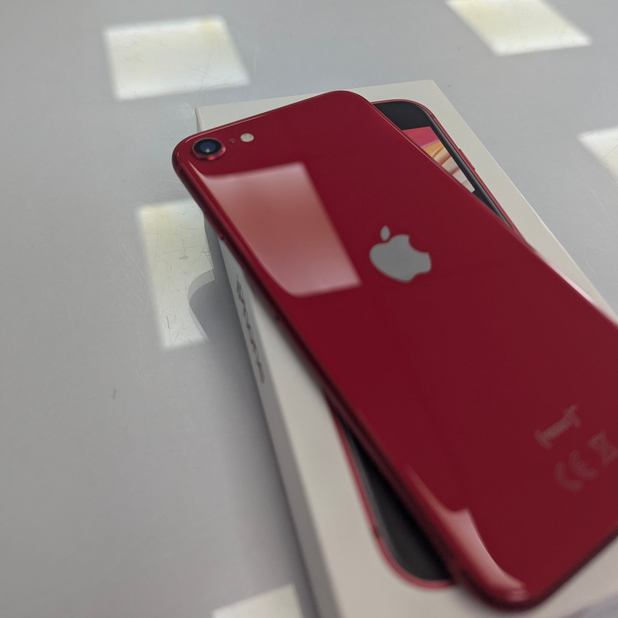 Apple iPhone SE 2020 64GB Red 100% battery health